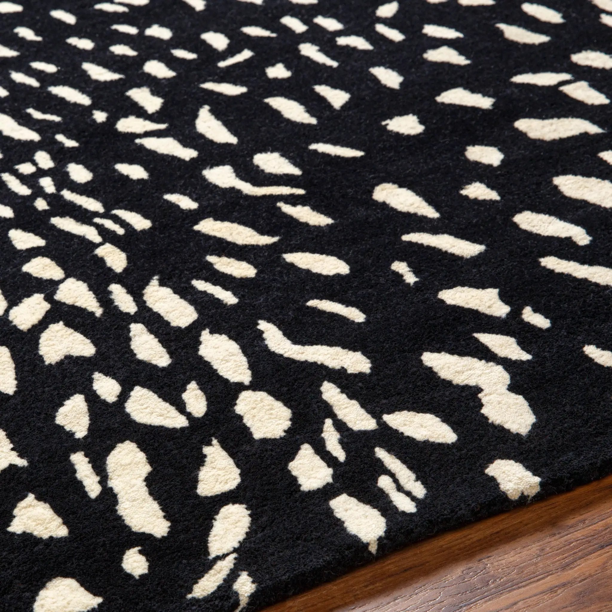 Athena ATH-5172 Black Area Rug by LIVABLISS