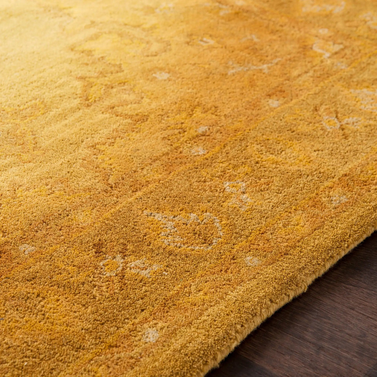Middleton AWHR-2059 Yellow Area Rug by LIVABLISS