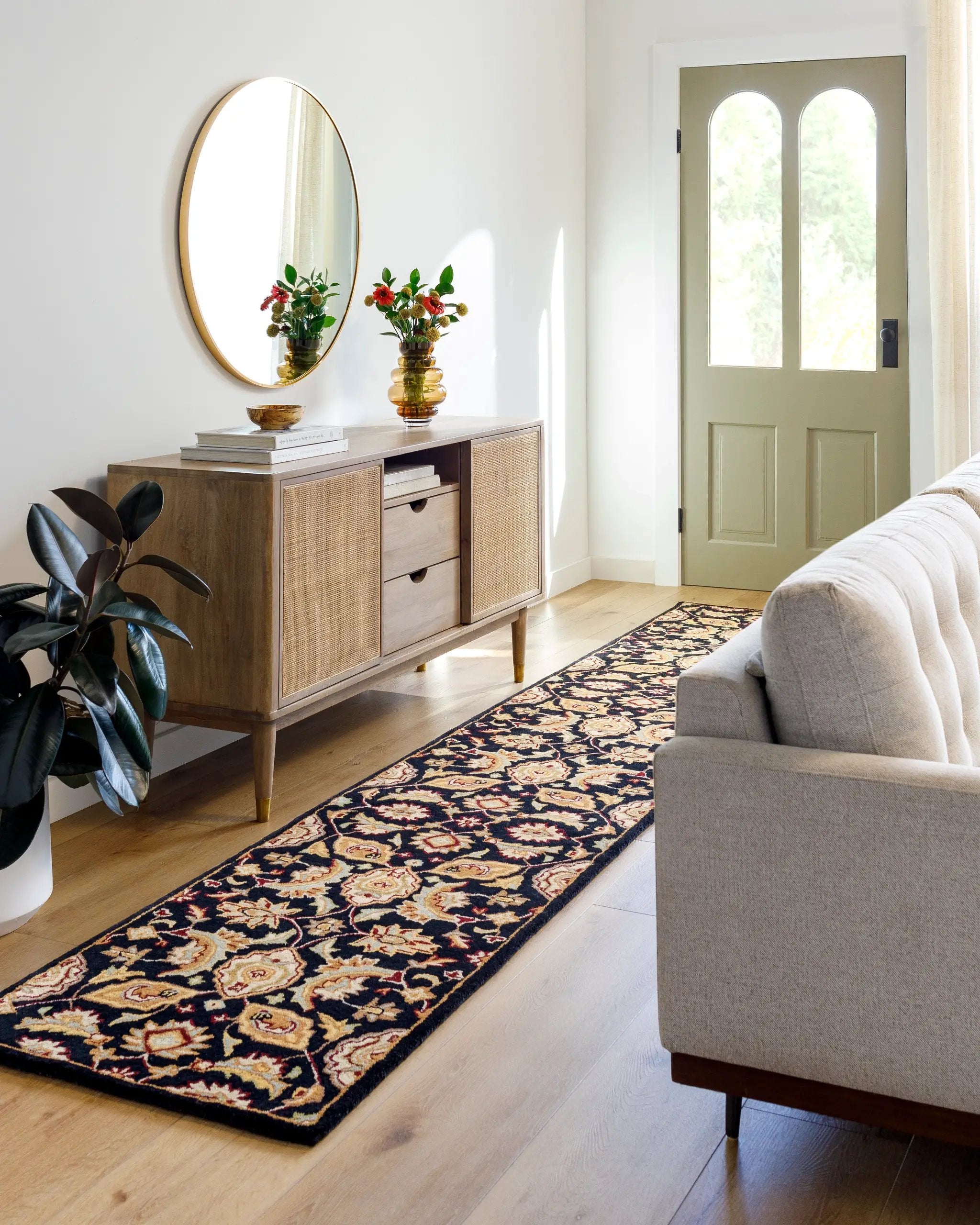 Middleton AWMD-2078 Black Area Rug by LIVABLISS