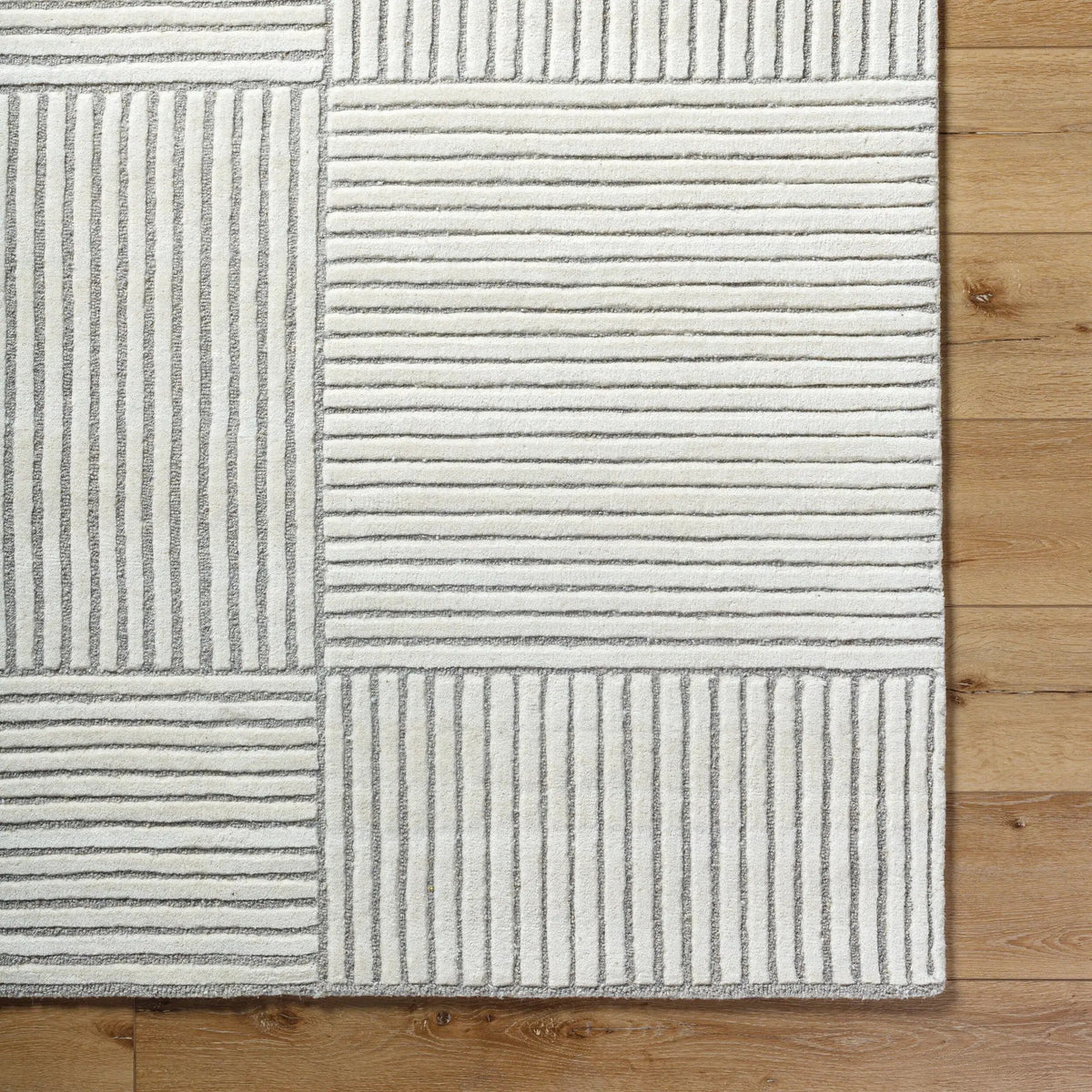 Brook BKO-2321 Ivory Area Rug by LIVABLISS
