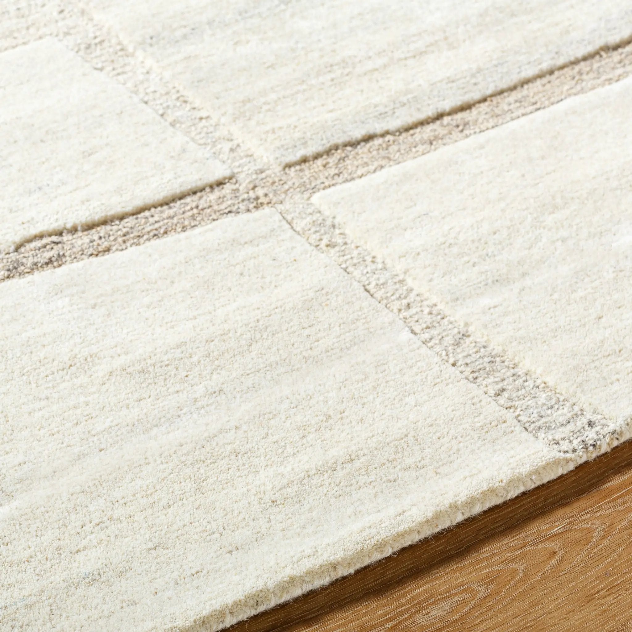 Brook BKO-2327 Ivory Area Rug by LIVABLISS