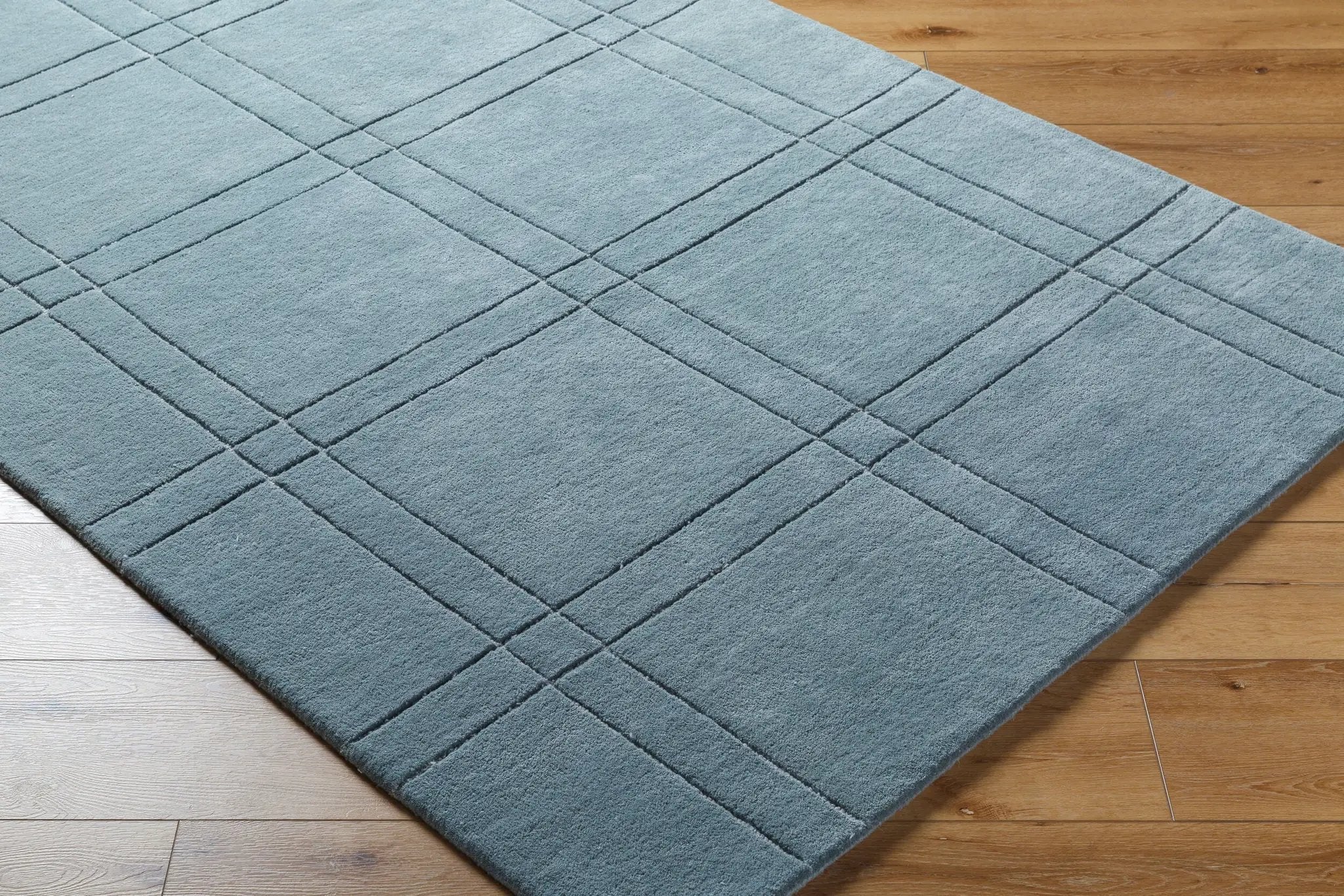 Brook BKO-2358 Light Charcoal Area Rug by LIVABLISS