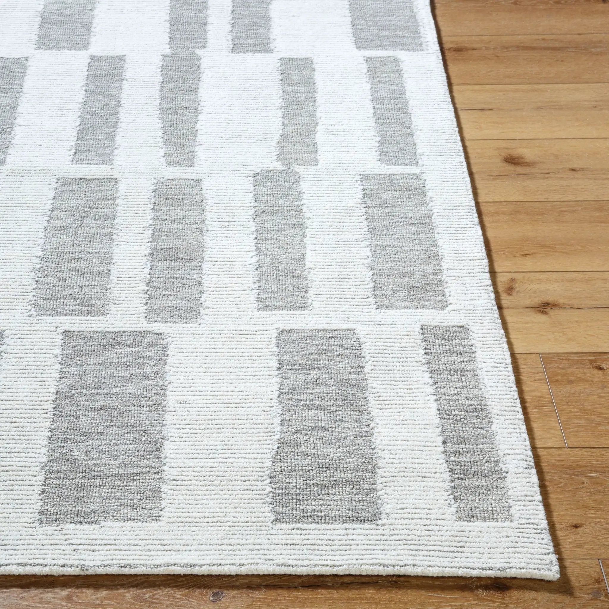 Bianca BNC-2303 Ivory Area Rug by LIVABLISS