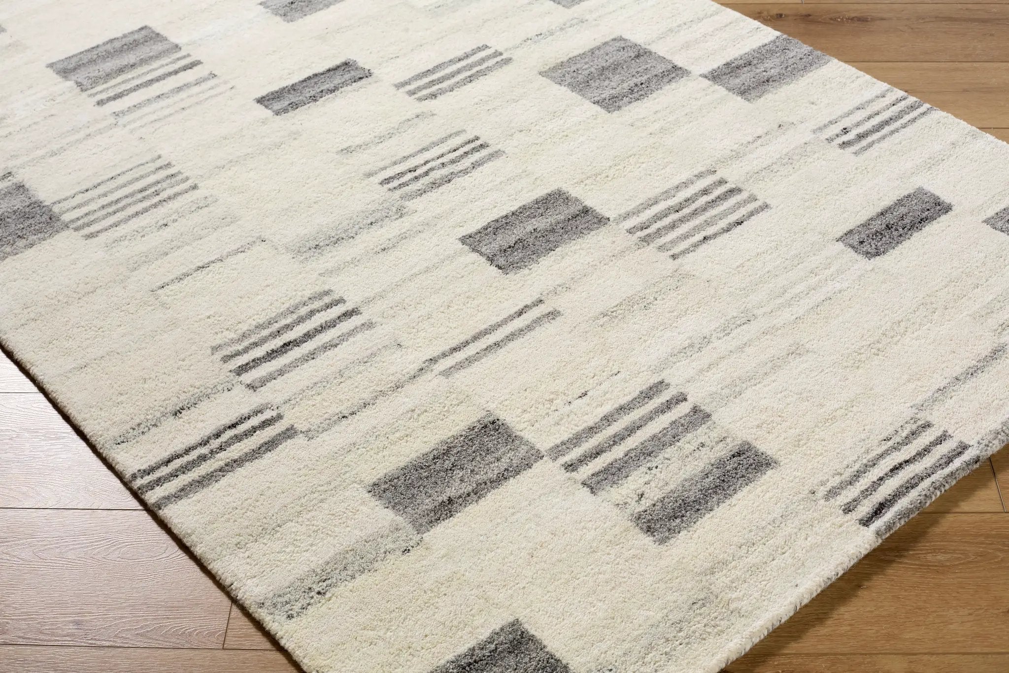 Max BOMX-2305 Ivory Area Rug by Becki Owens x LIVABLISS