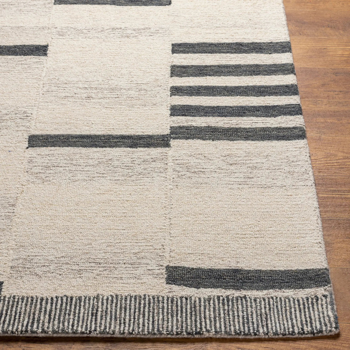 Granada GND-2330 Black Area Rug by LIVABLISS