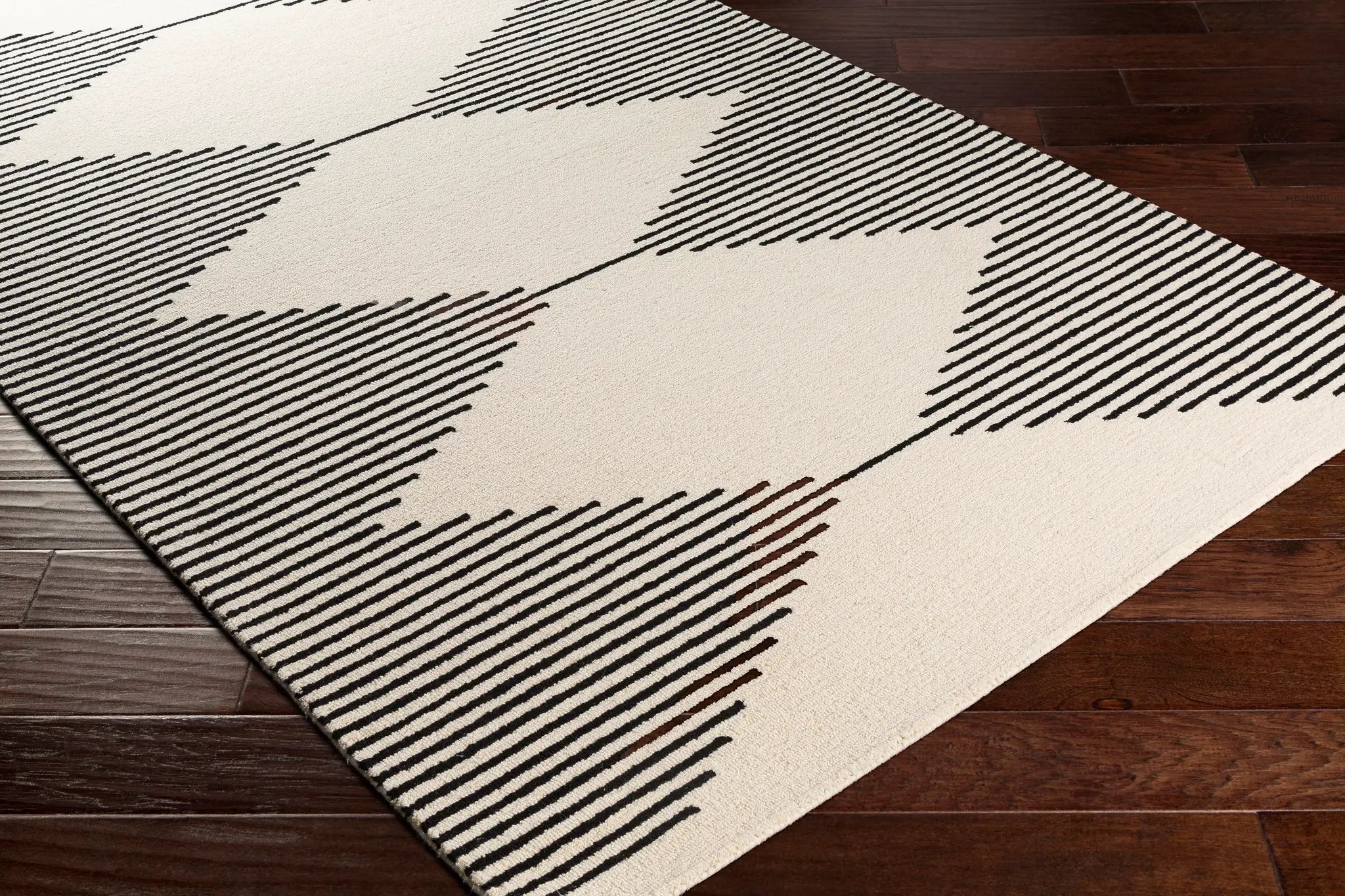 Granada GND-2331 Black Area Rug by LIVABLISS