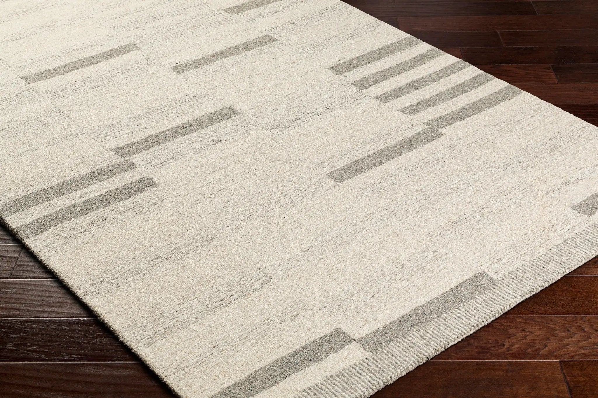 Granada GND-2358 Cream Area Rug by LIVABLISS
