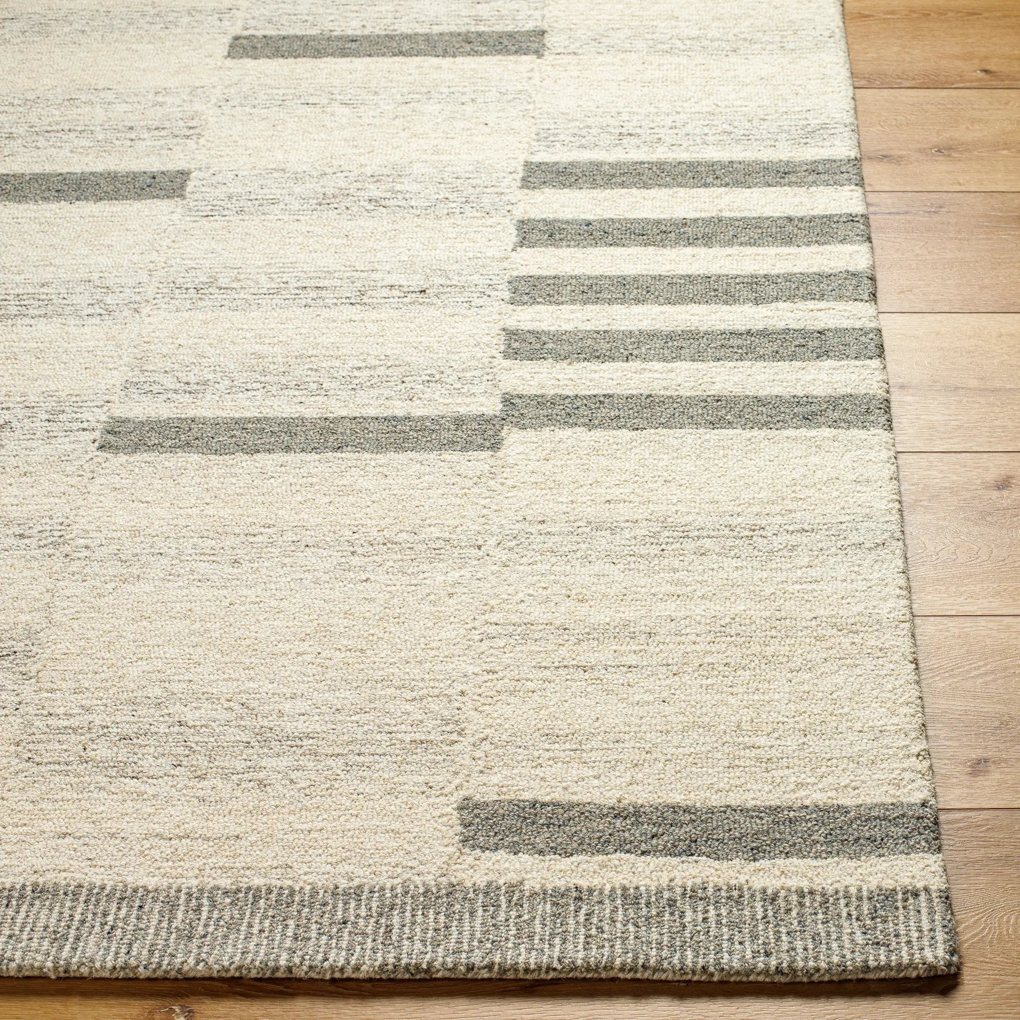 Granada GND-2358 Cream Area Rug by LIVABLISS