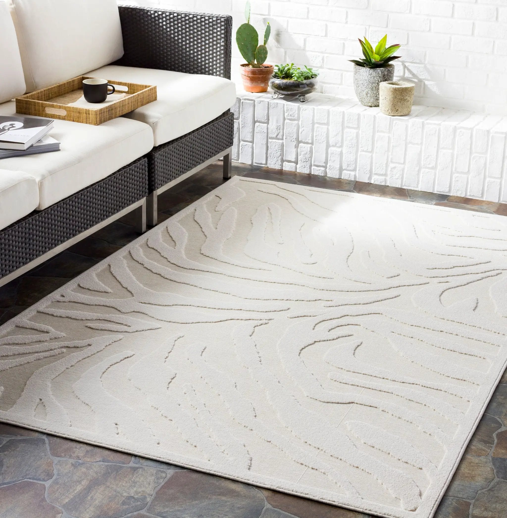 Greenwich GWC-2300 Beige Area Rug by LIVABLISS