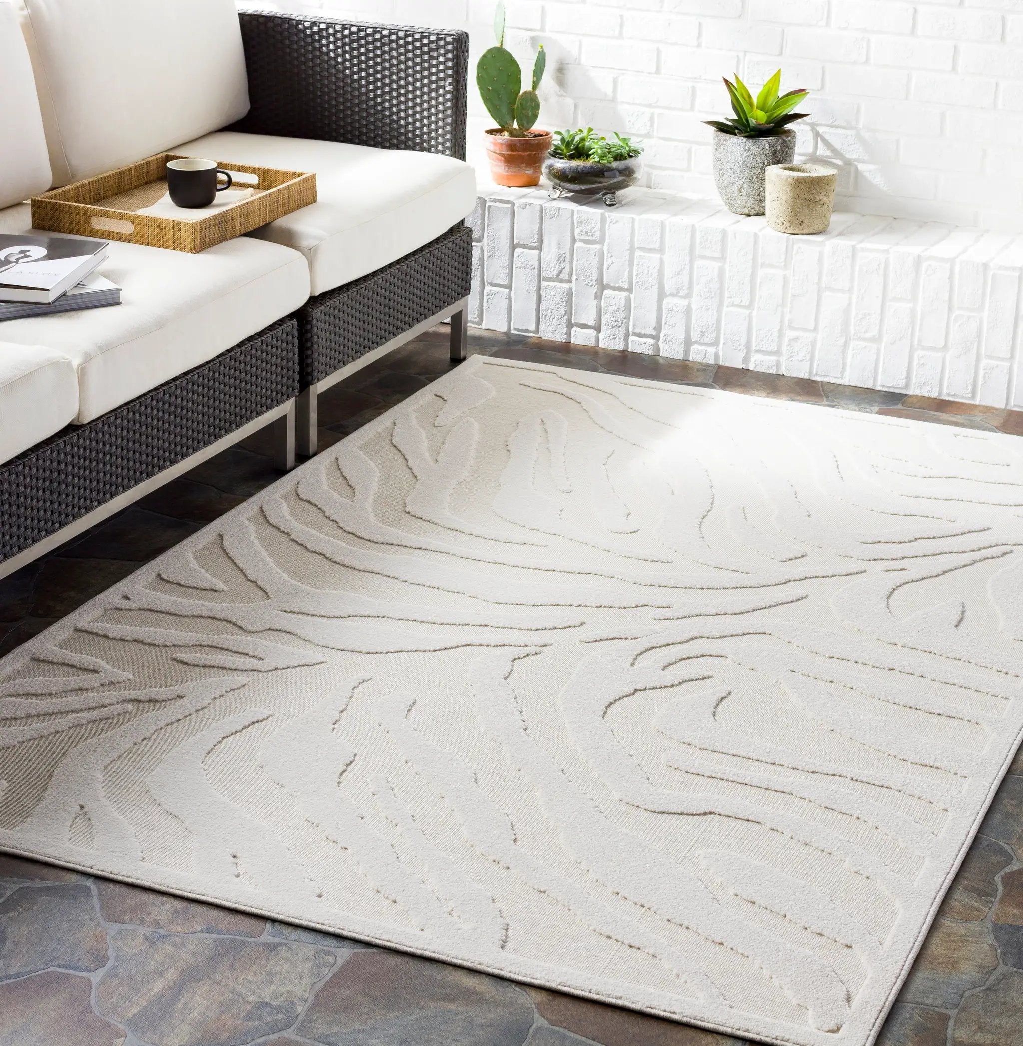Greenwich GWC-2300 Beige Area Rug by LIVABLISS