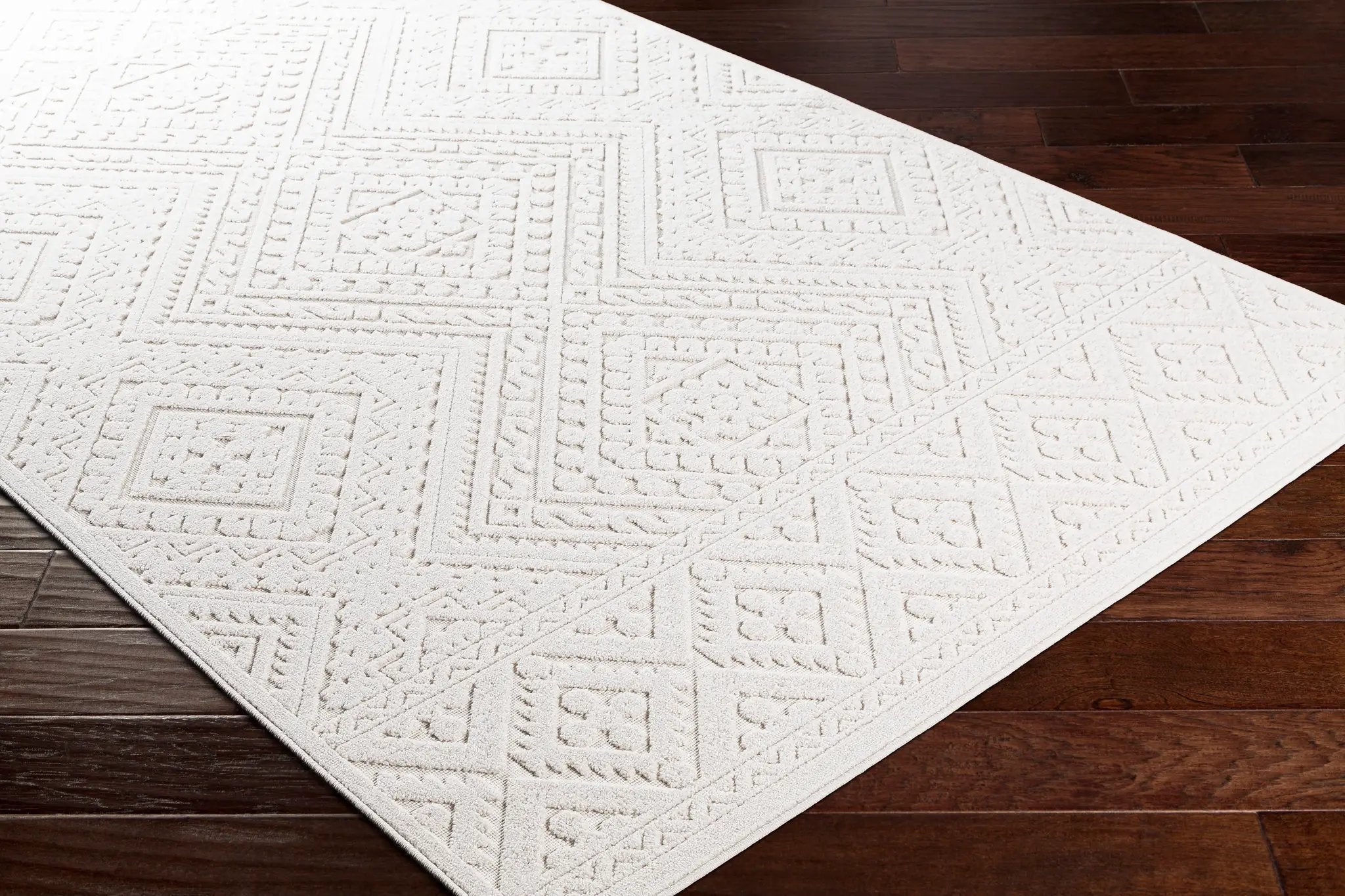 Greenwich GWC-2304 Beige Area Rug by LIVABLISS