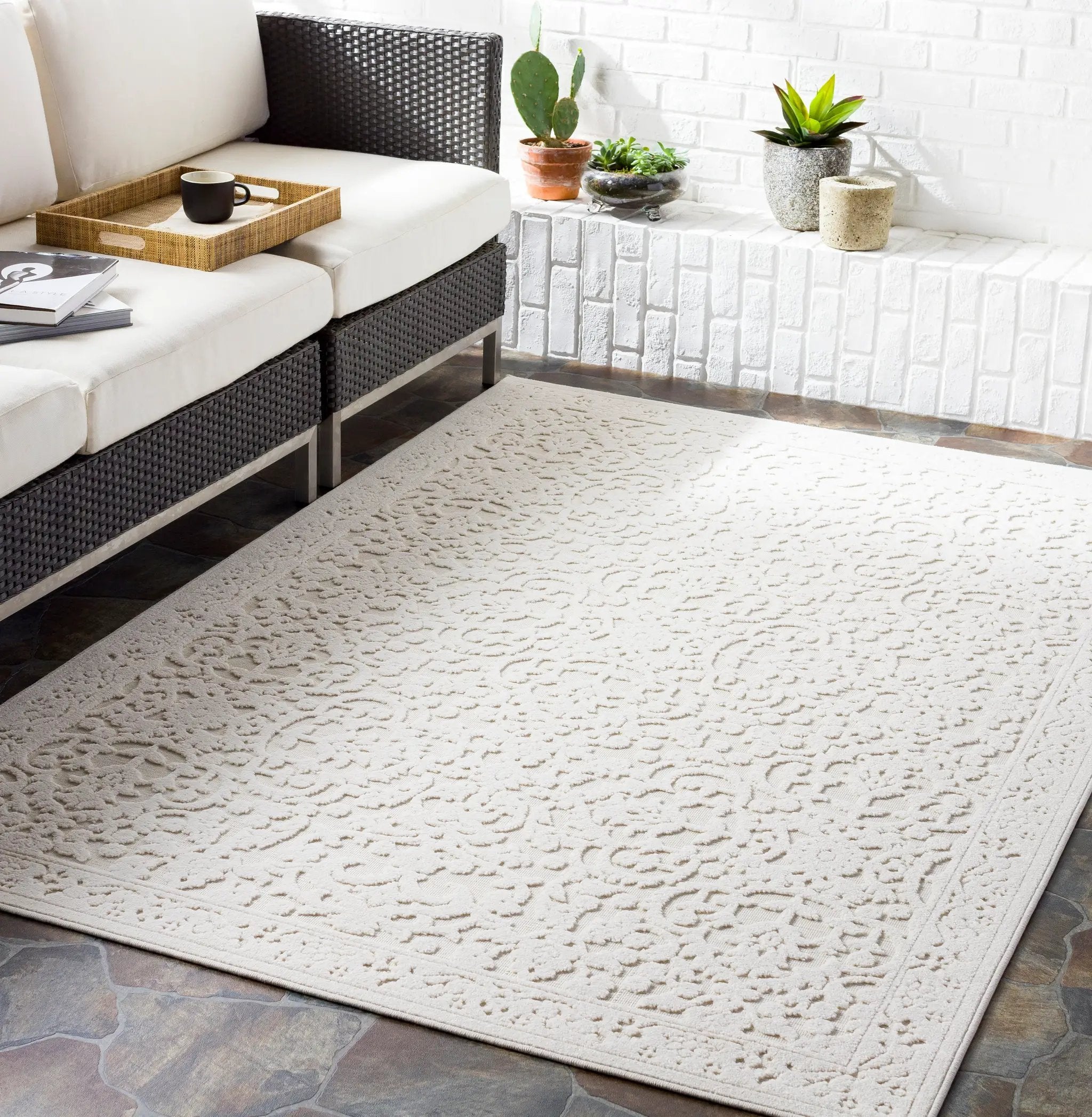 Greenwich GWC-2310 Beige Area Rug by LIVABLISS