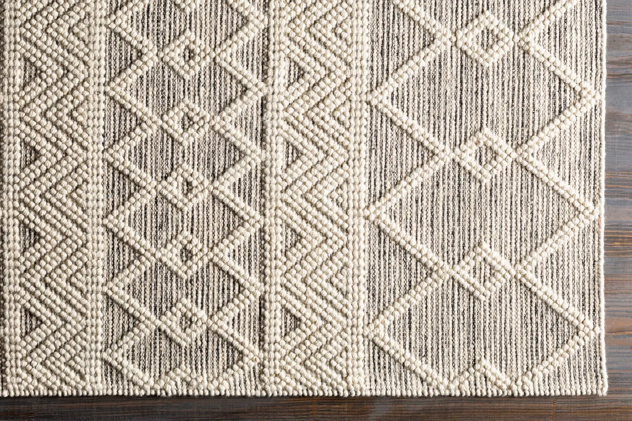 Hygge HYG-2305 Charcoal Area Rug by LIVABLISS
