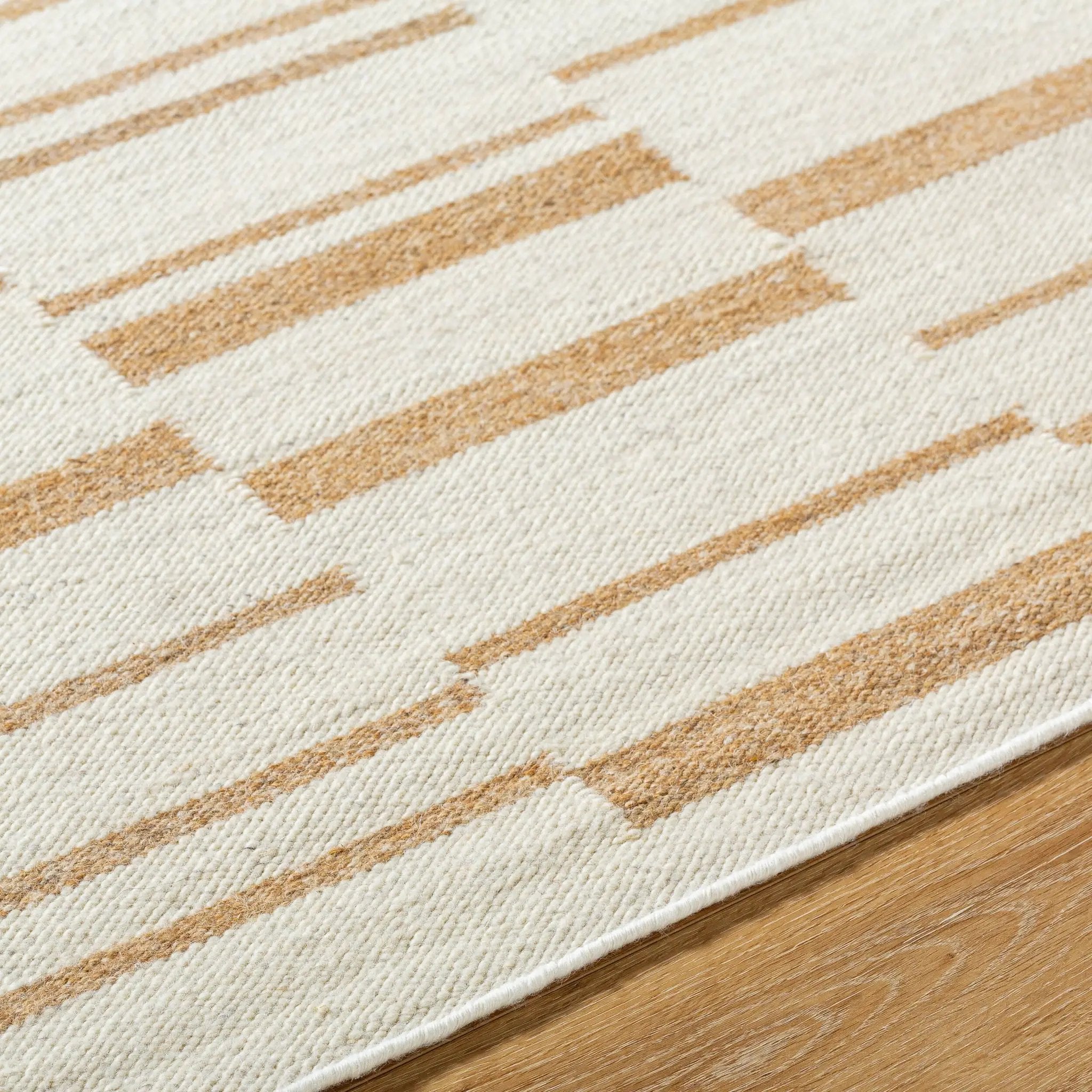 Lanesra LAR-2300 Ivory Area Rug by LIVABLISS