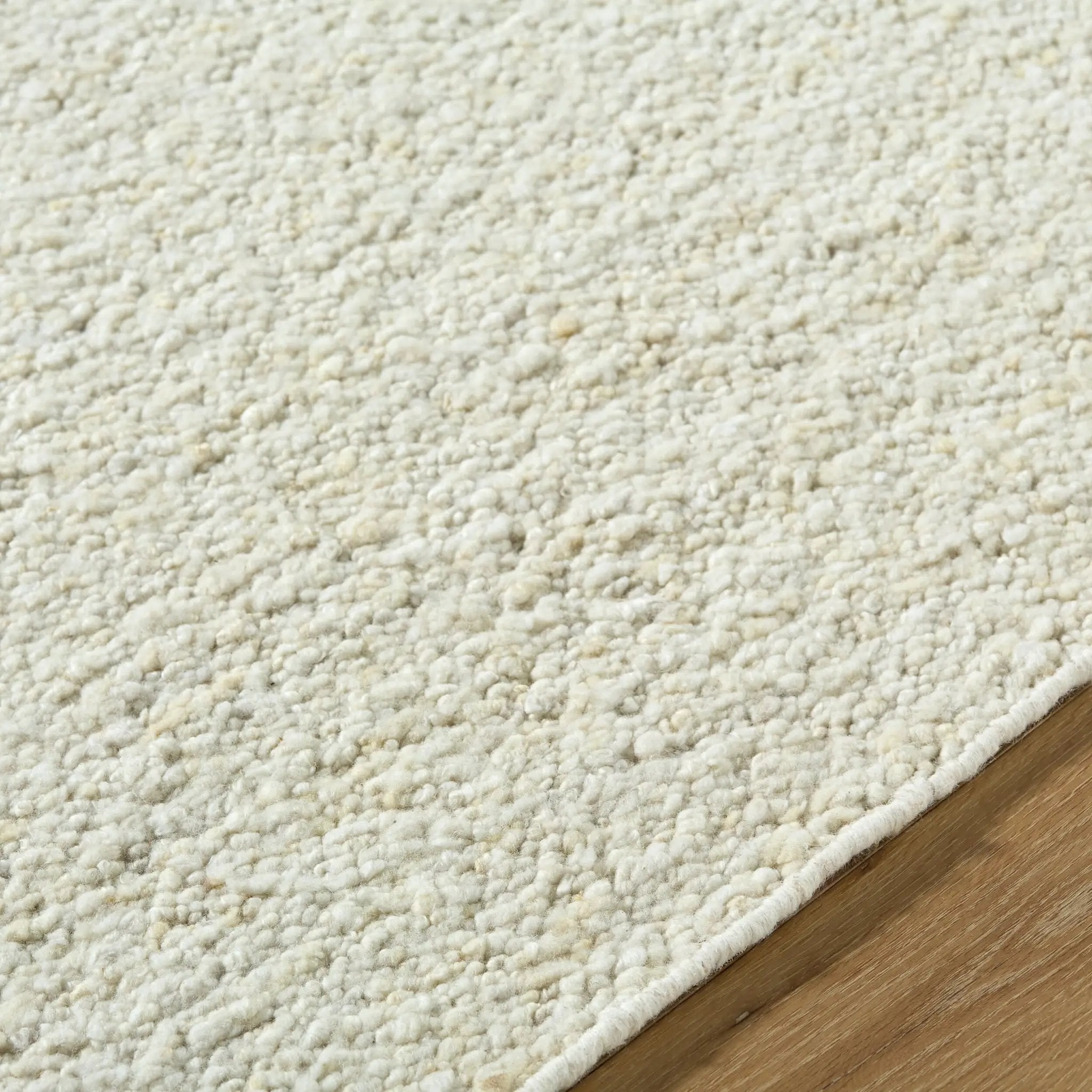 Leman LEN-2301 Ivory Area Rug by LIVABLISS