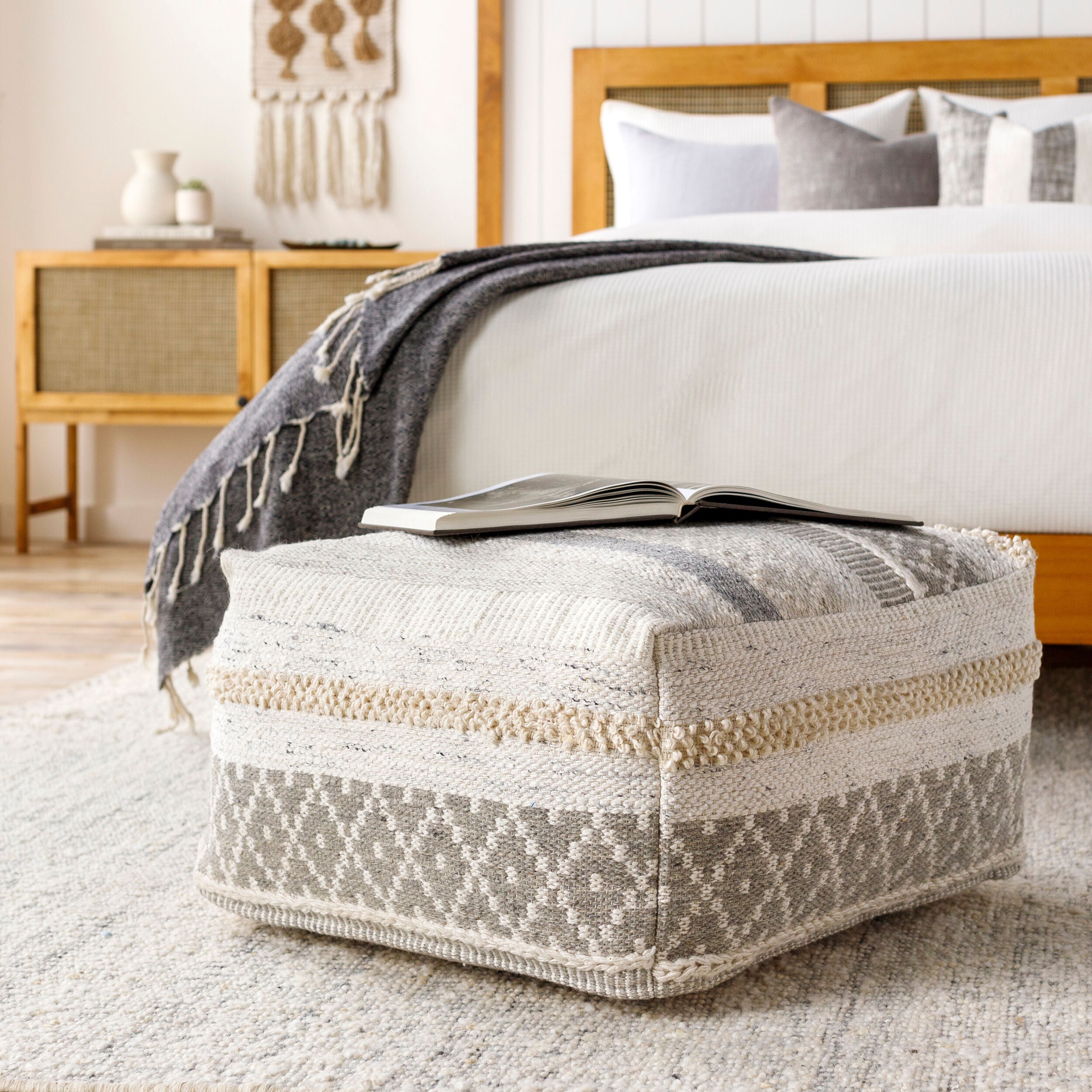 LIVABLISS Lorens LRPF-003 Pouf