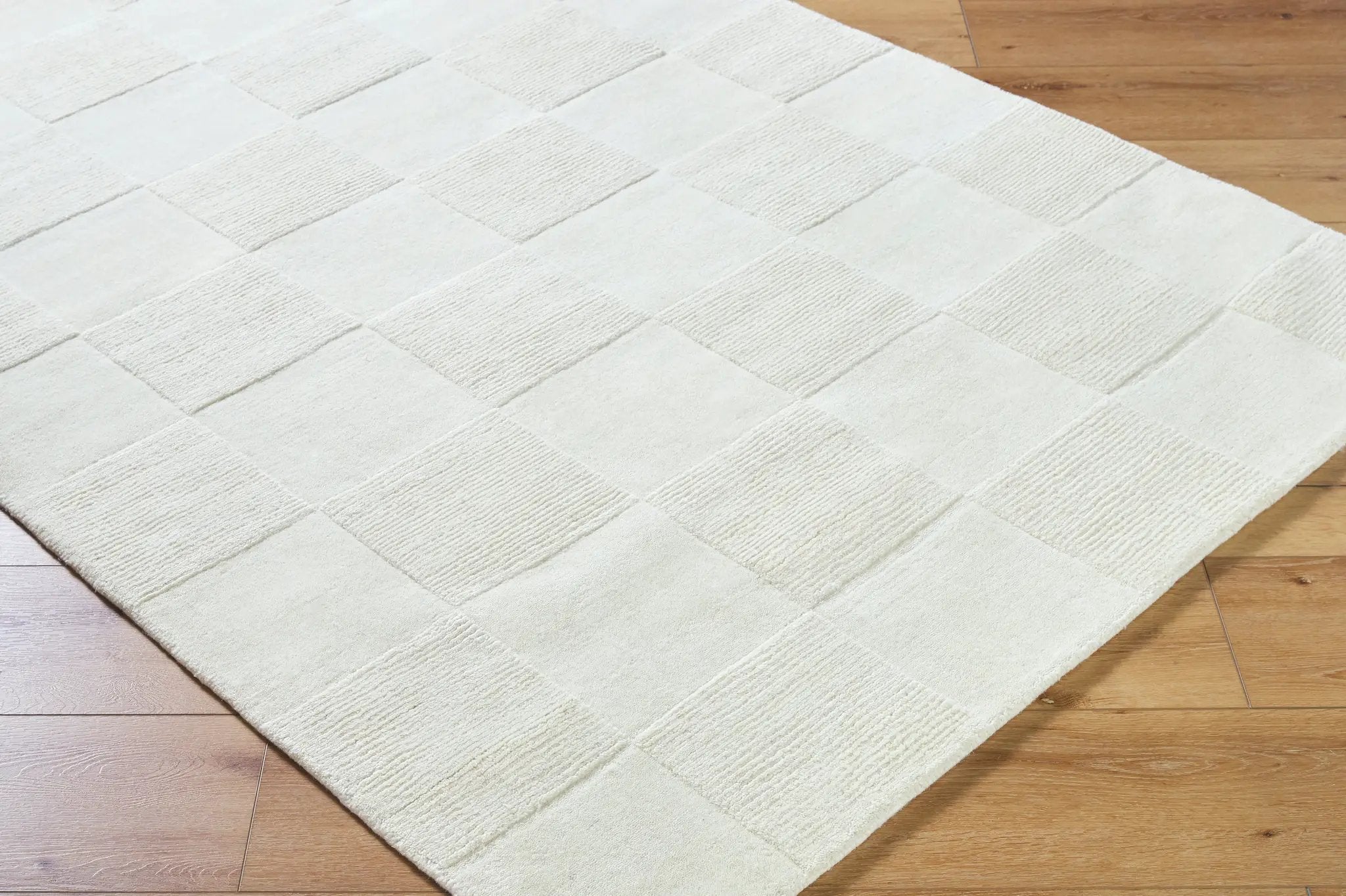 Mystique M-5499 Ivory Area Rug by LIVABLISS
