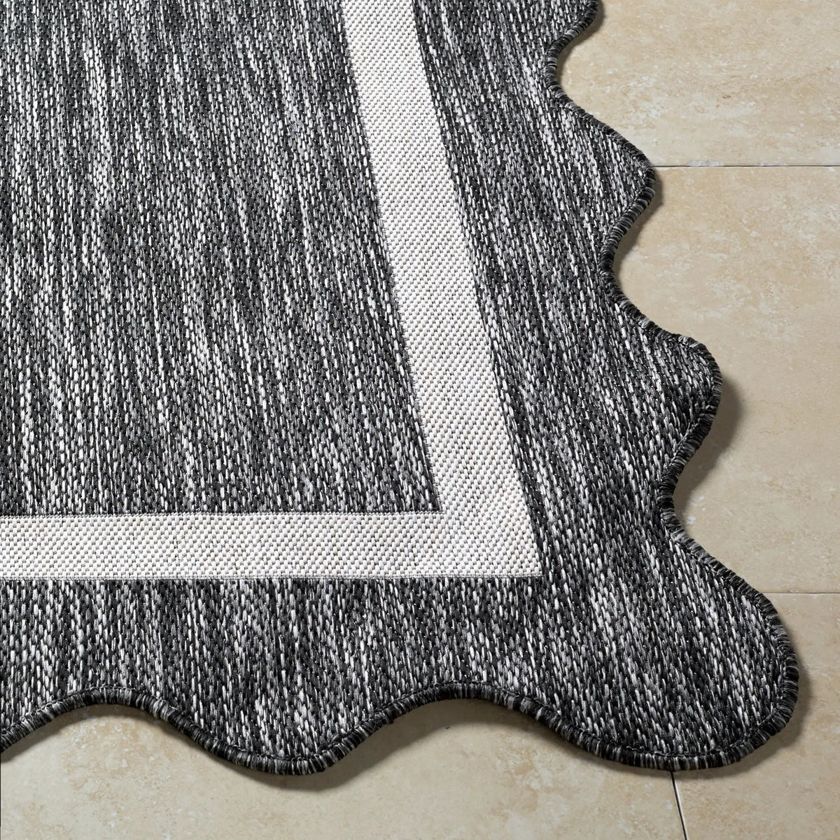 LIVABLISS Miami Beach MBH-2319 Black Area Rug