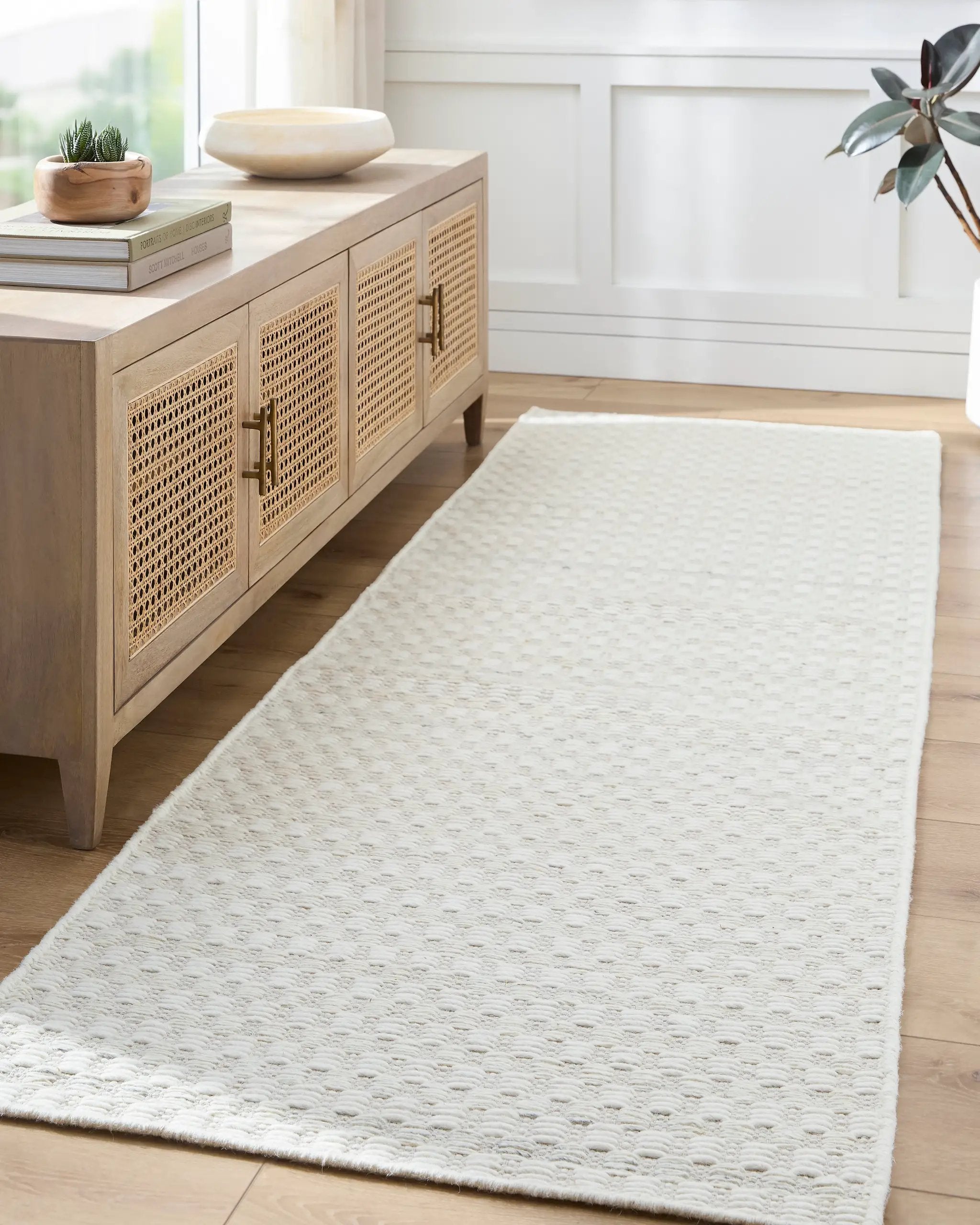 Mardin MDI-2357 Ivory Area Rug by LIVABLISS