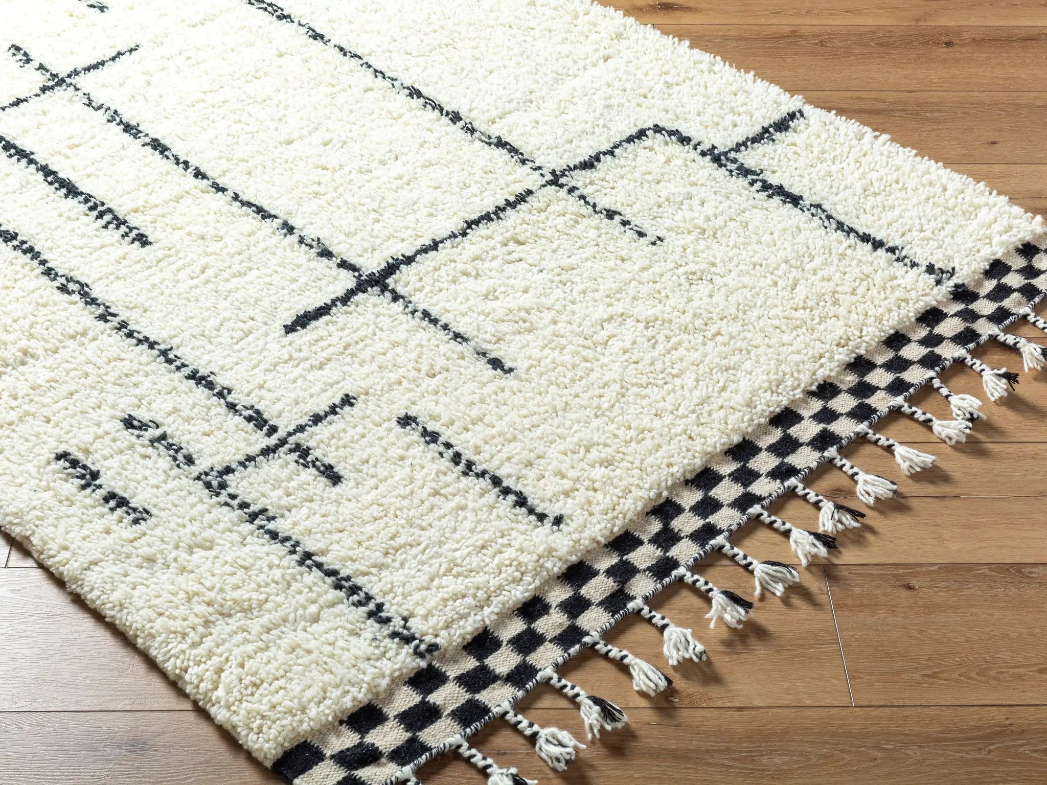 Mirela MMI-2300 Ivory Area Rug by LIVABLISS