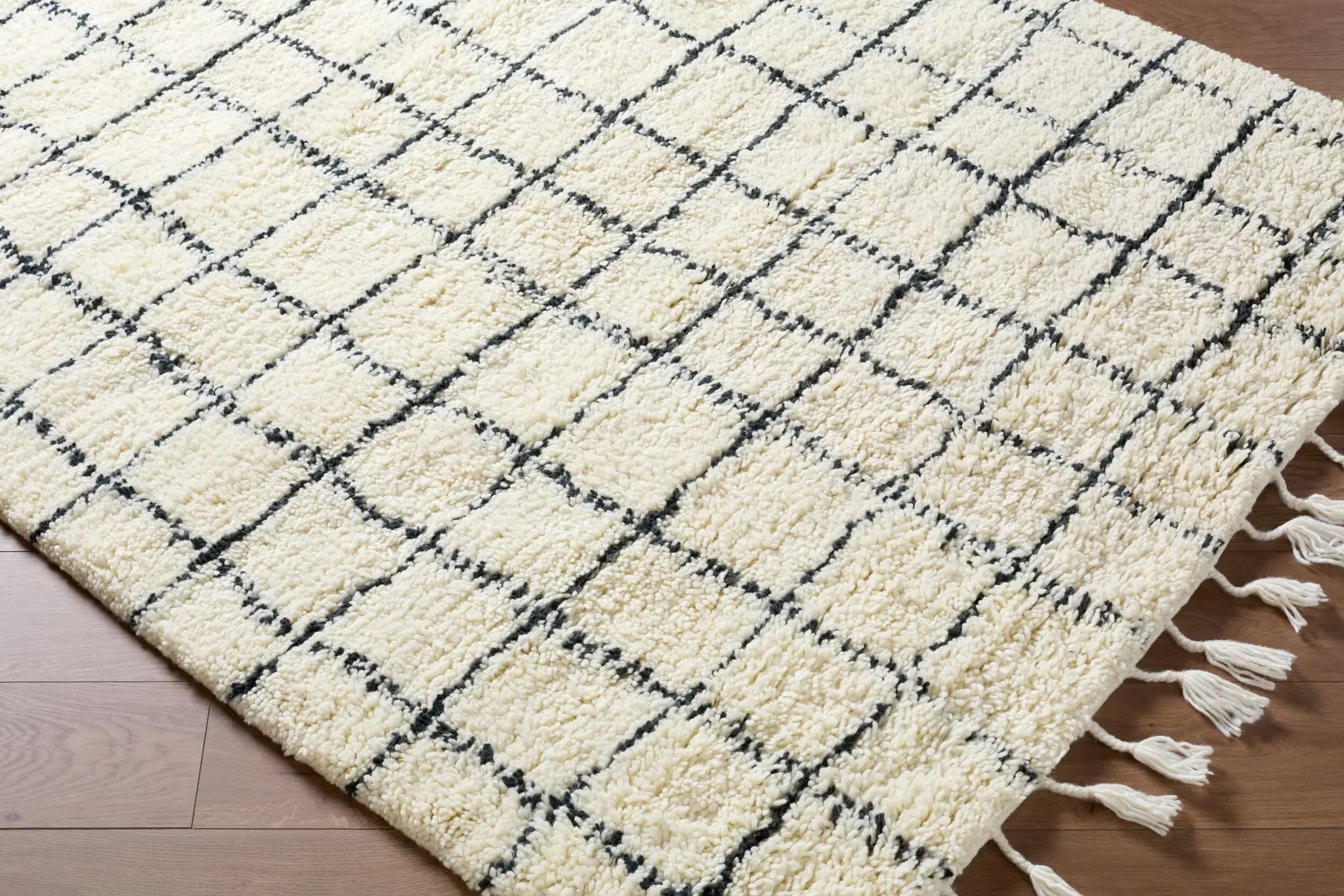 Mirela MMI-2303 Ivory Area Rug by LIVABLISS