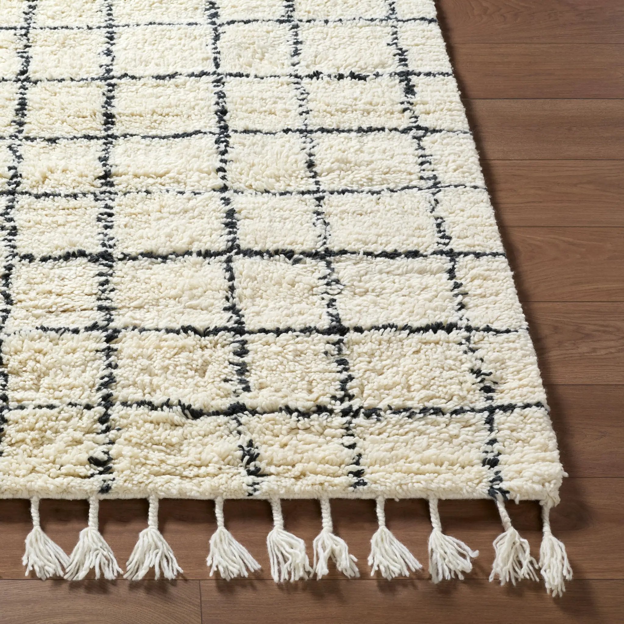 Mirela MMI-2303 Ivory Area Rug by LIVABLISS