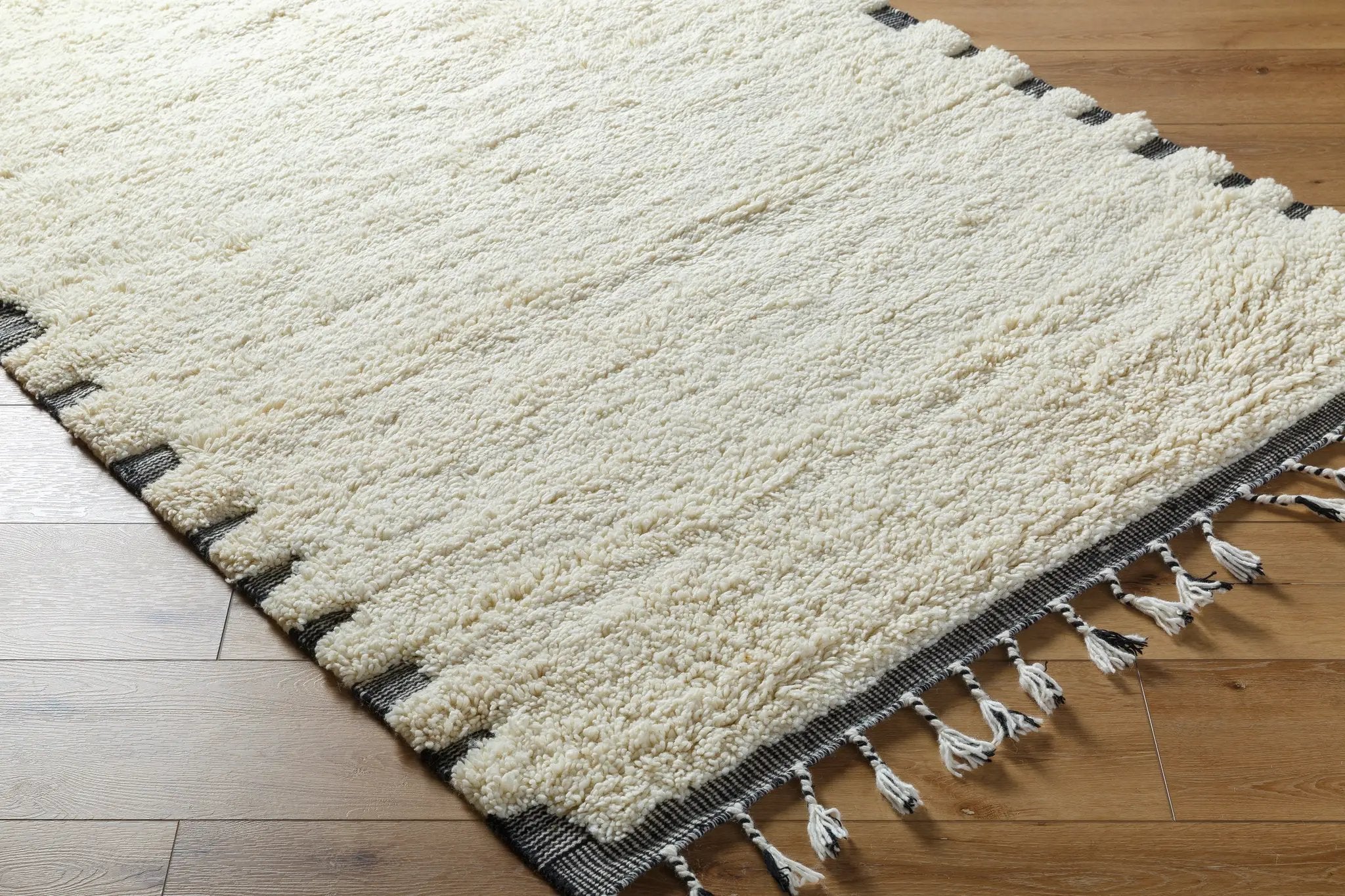 Mirela MMI-2304 Ivory Area Rug by LIVABLISS