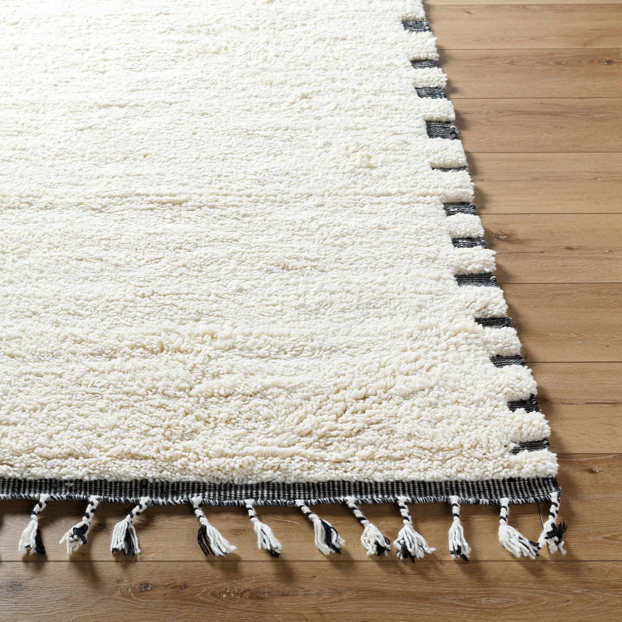 Mirela MMI-2304 Ivory Area Rug by LIVABLISS