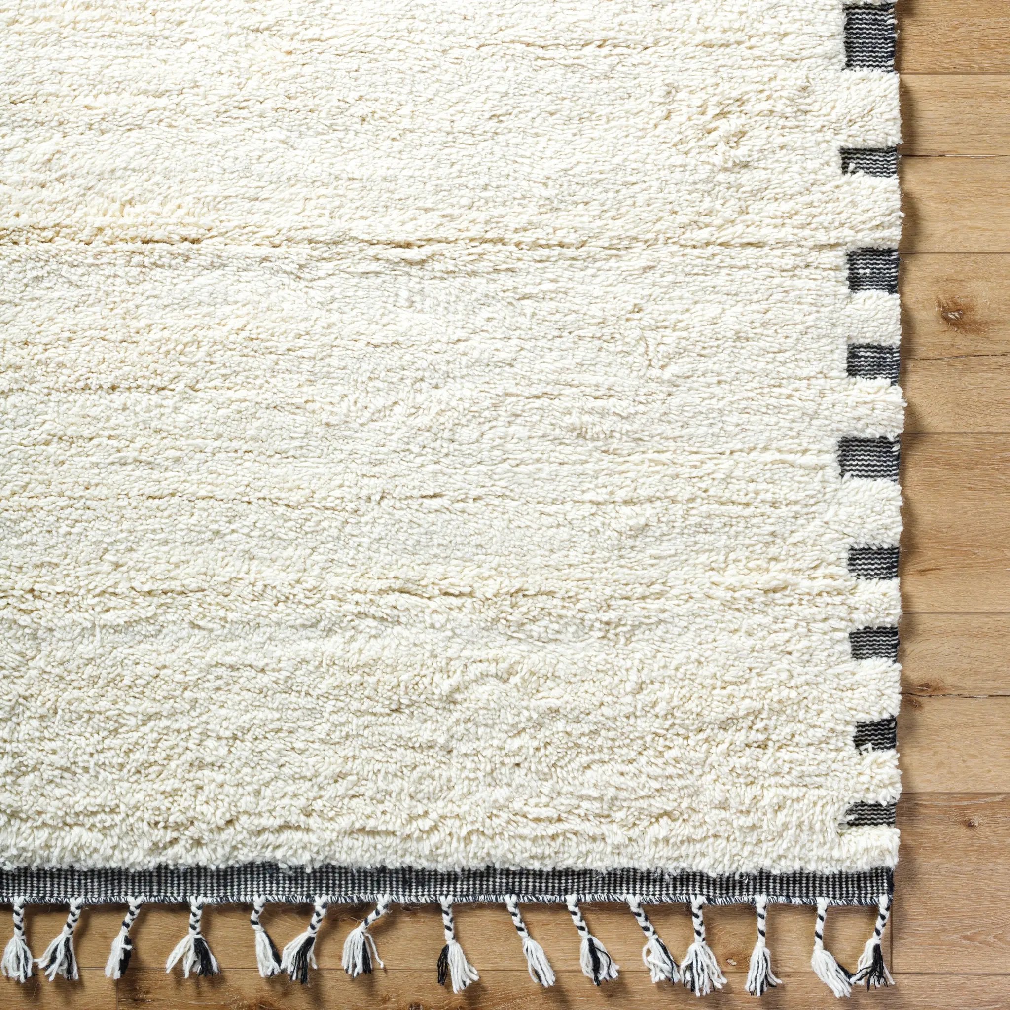 Mirela MMI-2304 Ivory Area Rug by LIVABLISS