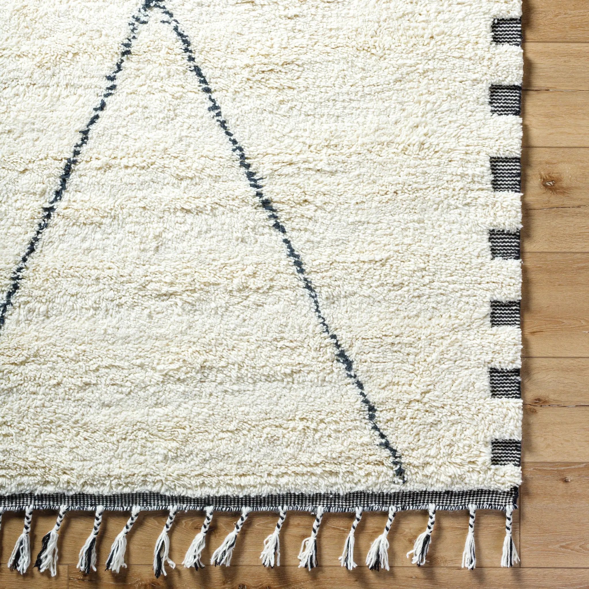 Mirela MMI-2306 Ivory Area Rug by LIVABLISS