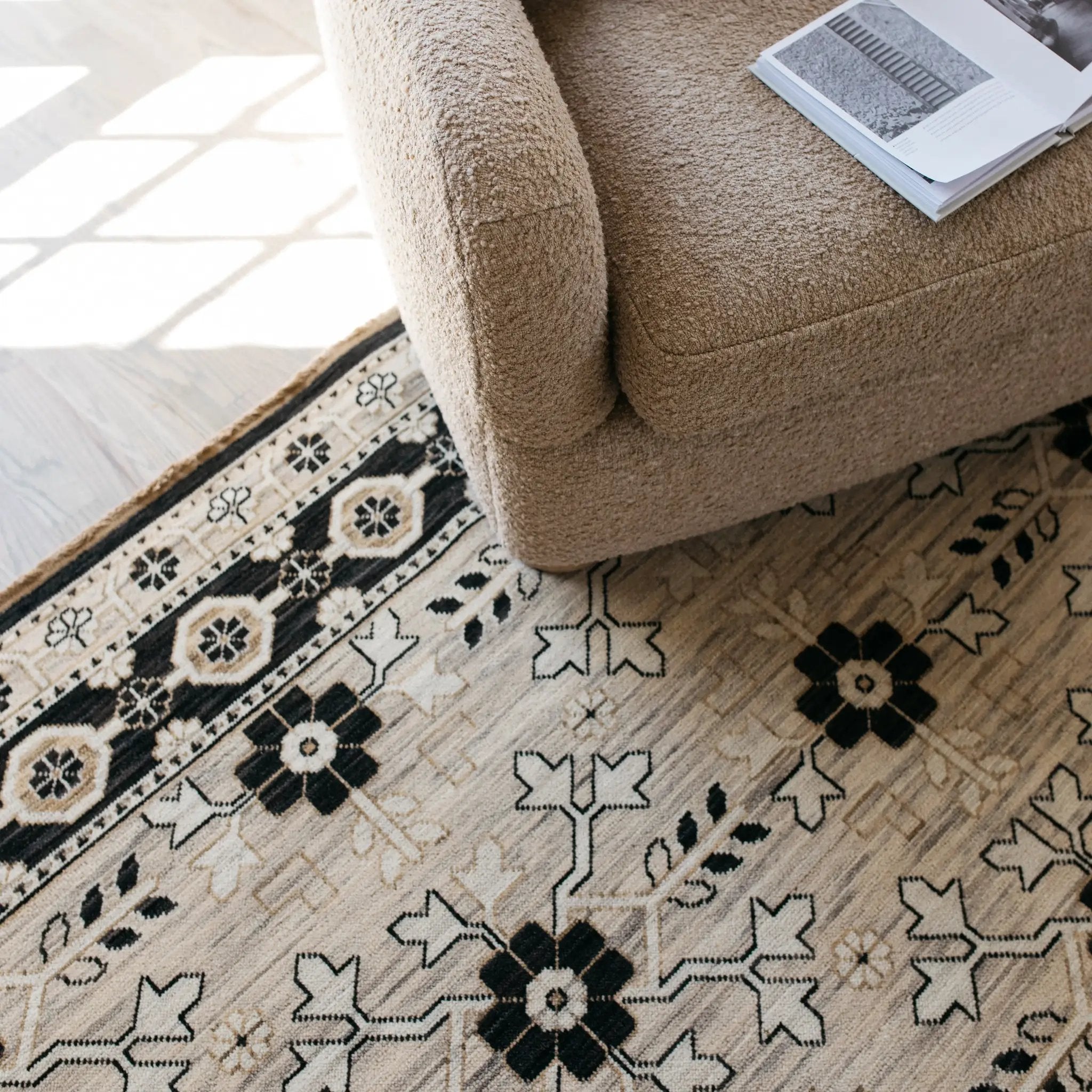 Acacia ACA09 Beige/ Black Area Rug by Oriental Weavers