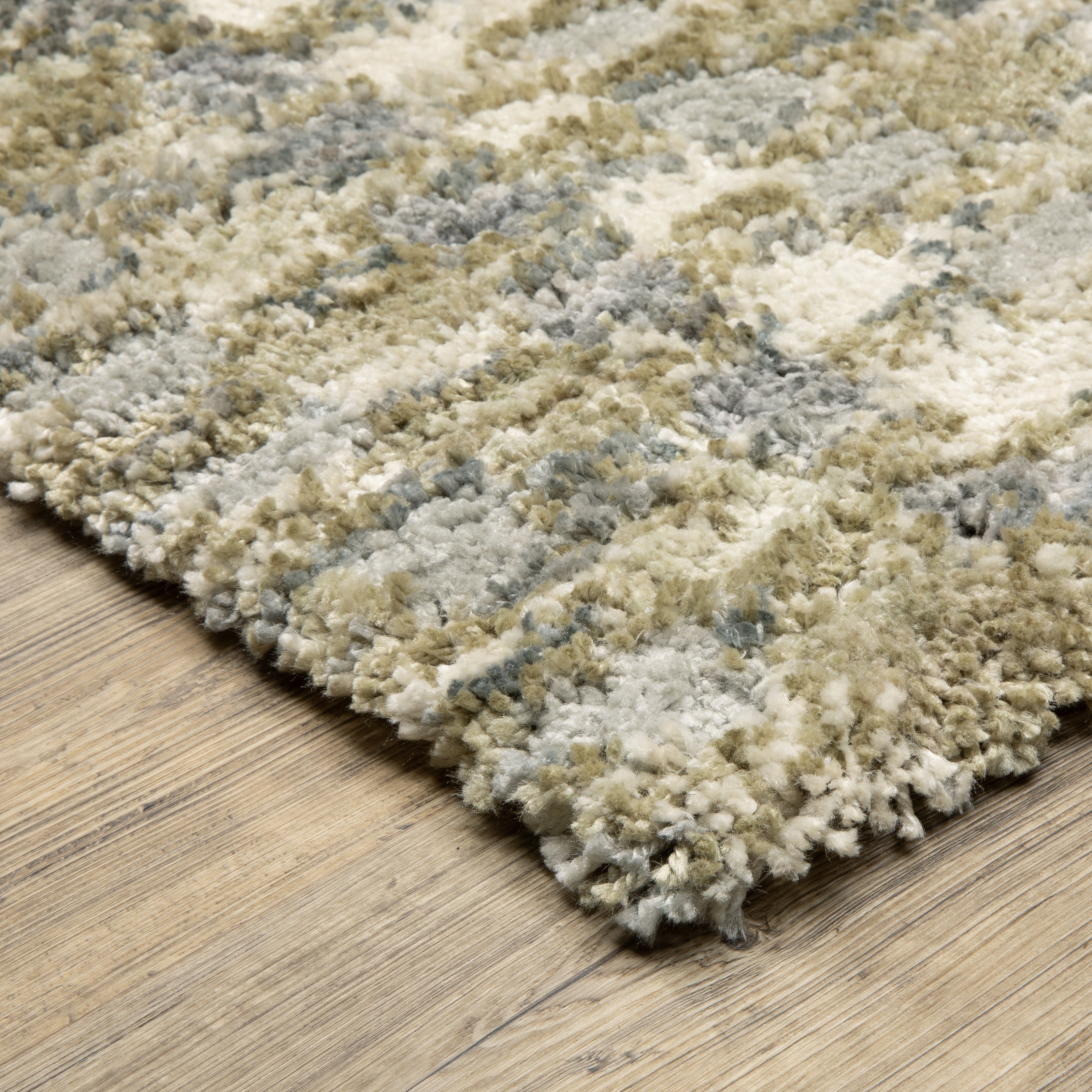 Oriental Weavers Aspen 3052A plush shag rug featuring abstract pattern in gold/ grey tones
