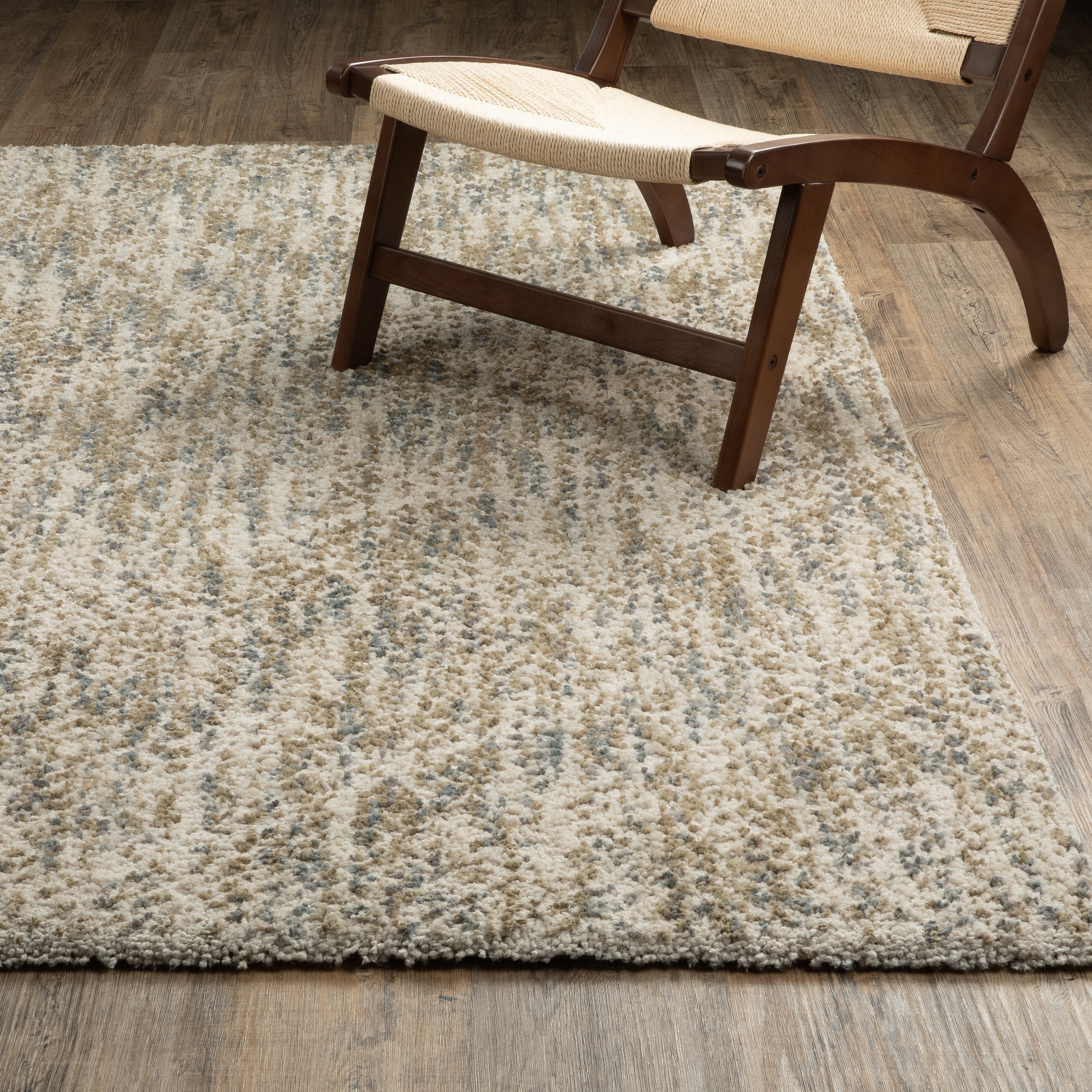 Oriental Weavers Aspen 3154E plush shag rug featuring abstract pattern in ivory/ gold tones