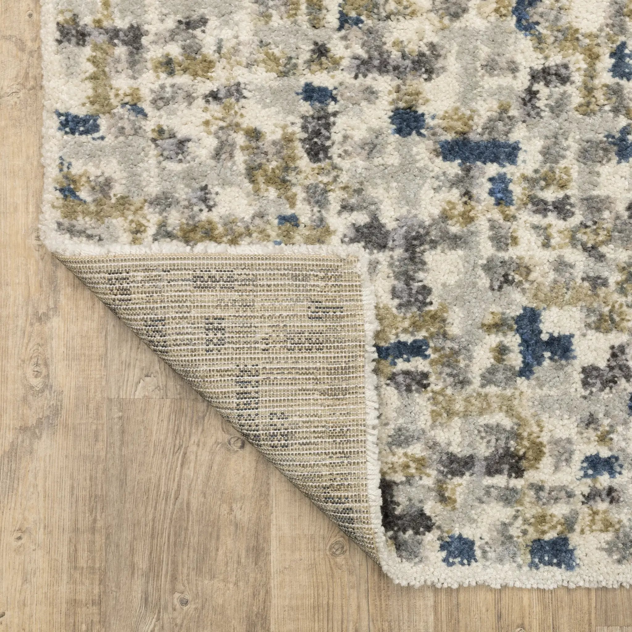 Aspen 3514A Ivory/ Blue Area Rug by Oriental Weavers
