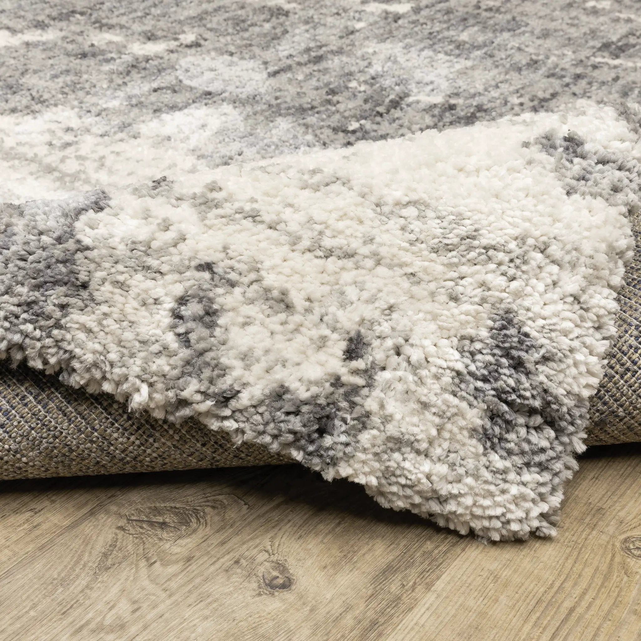Aspen 003H9 Grey/ Ivory Area Rug by Oriental Weavers