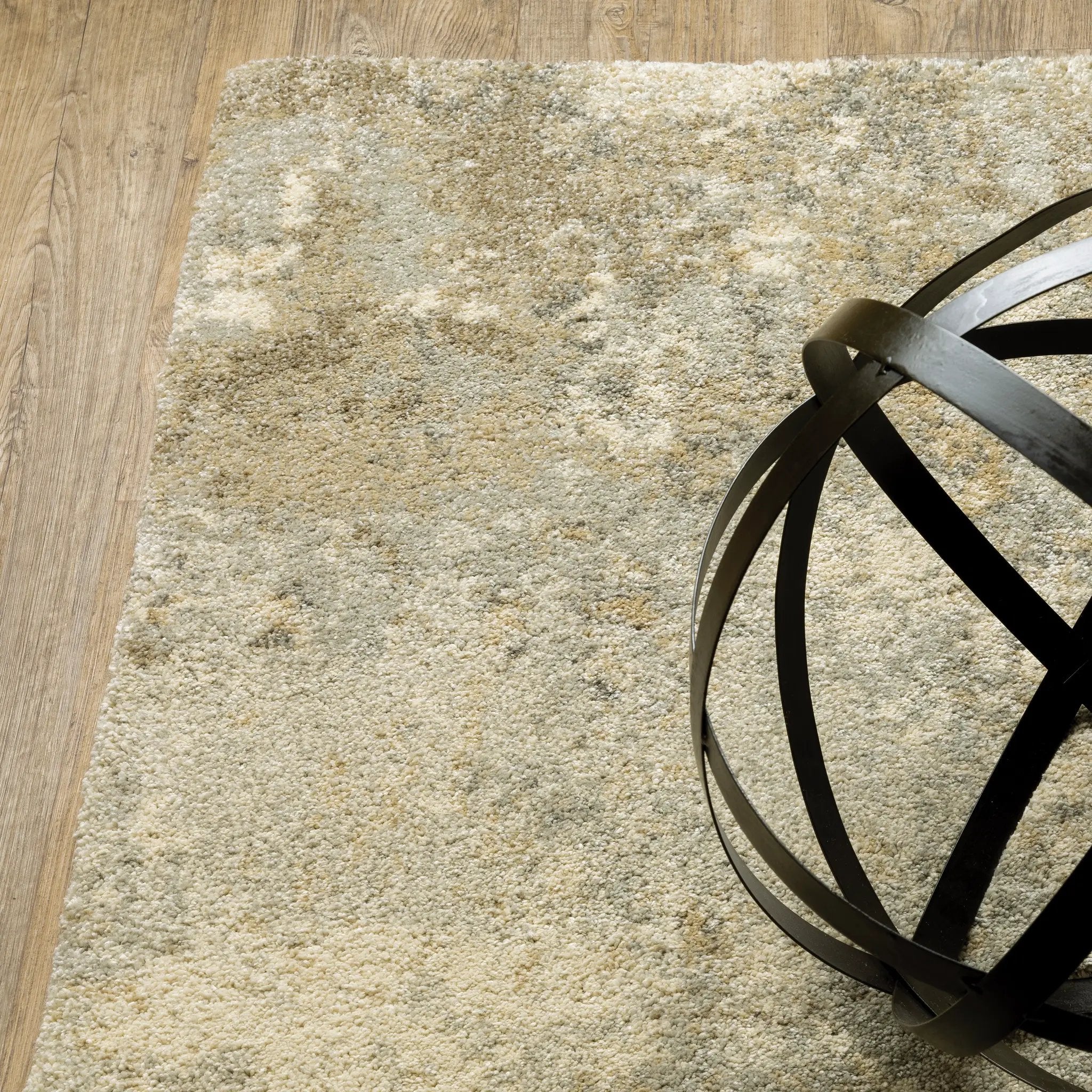 Astor 8322J Gold/ Beige Area Rug by Oriental Weavers