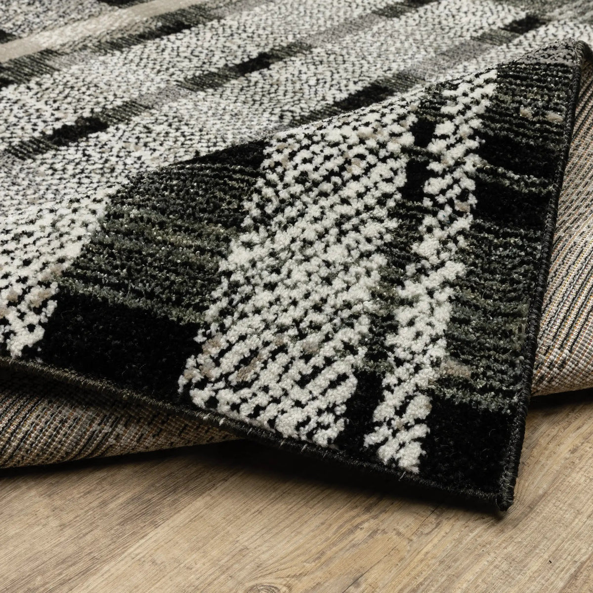 Atlas 752C0 Black/ Grey Area Rug by Oriental Weavers