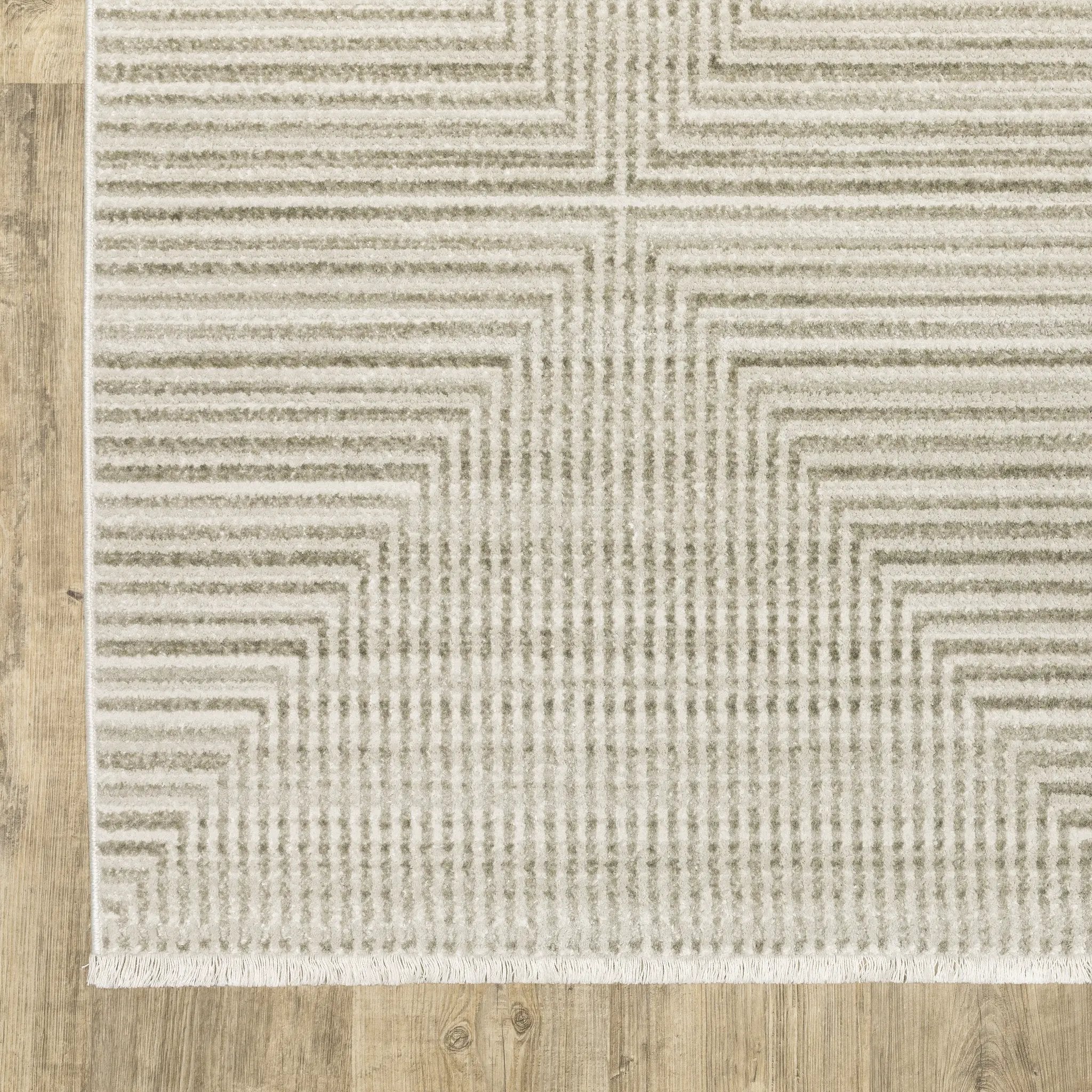 Bauer 4150E Beige/ Ivory Area Rug by Oriental Weavers