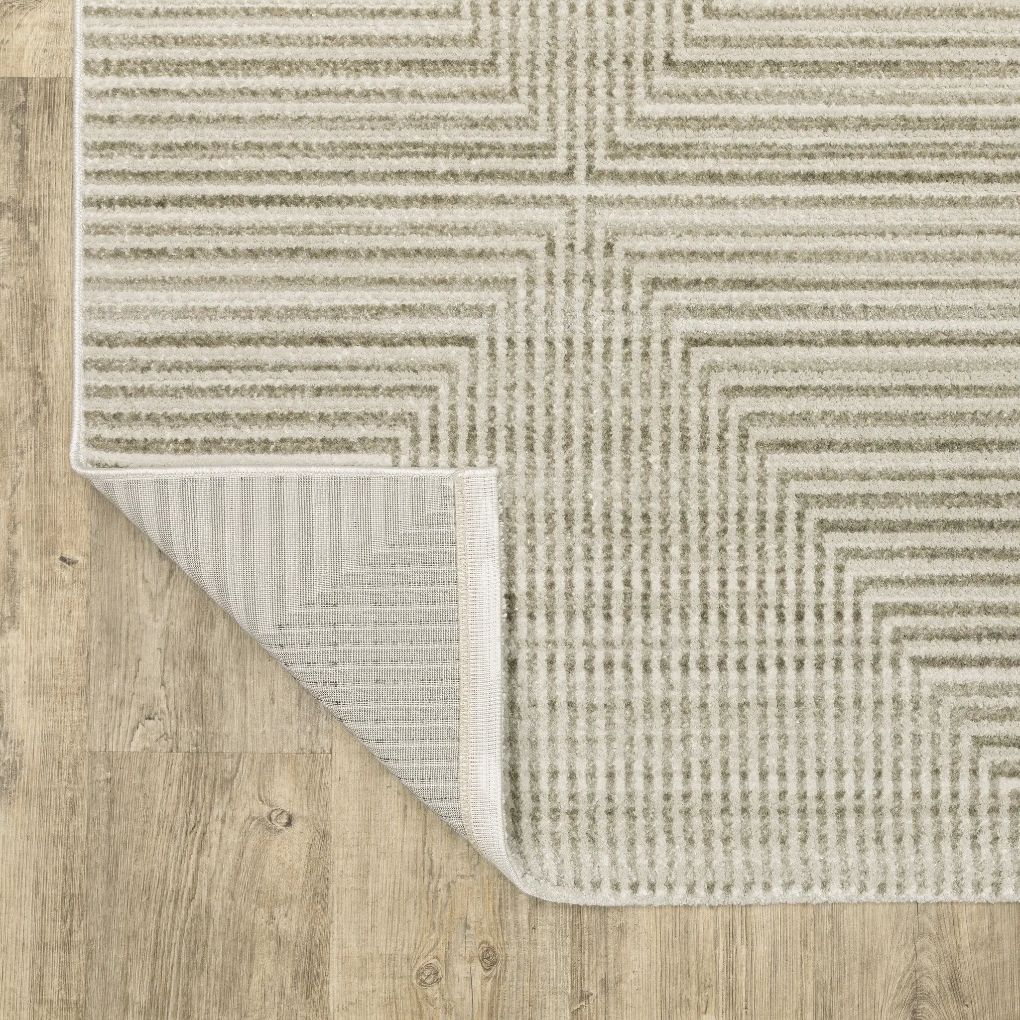 Bauer 4150E Beige/ Ivory Area Rug by Oriental Weavers
