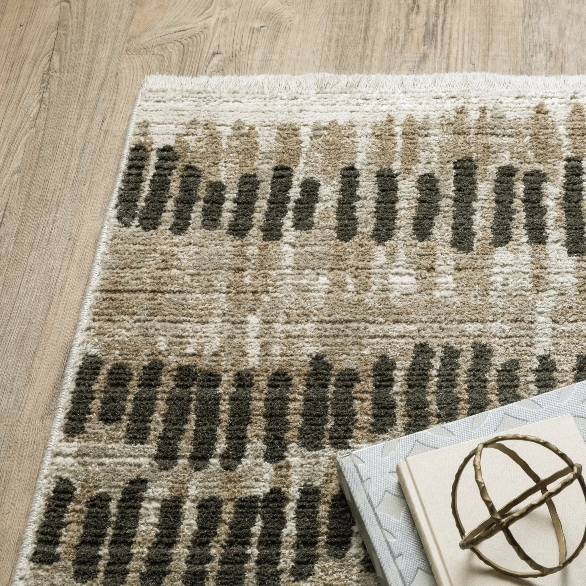 Bauer 8120D Beige/ Charcoal Area Rug by Oriental Weavers