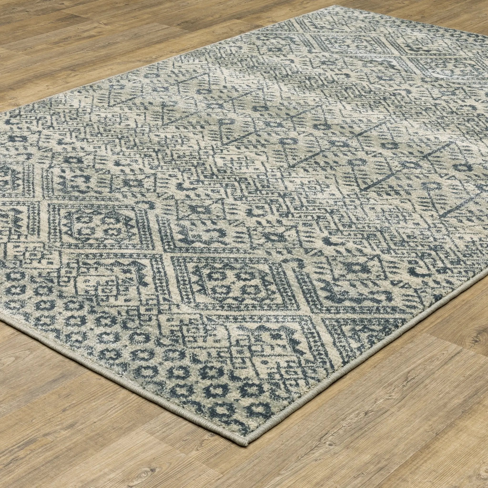 Branson BR02A Blue/ Beige Area Rug by Oriental Weavers