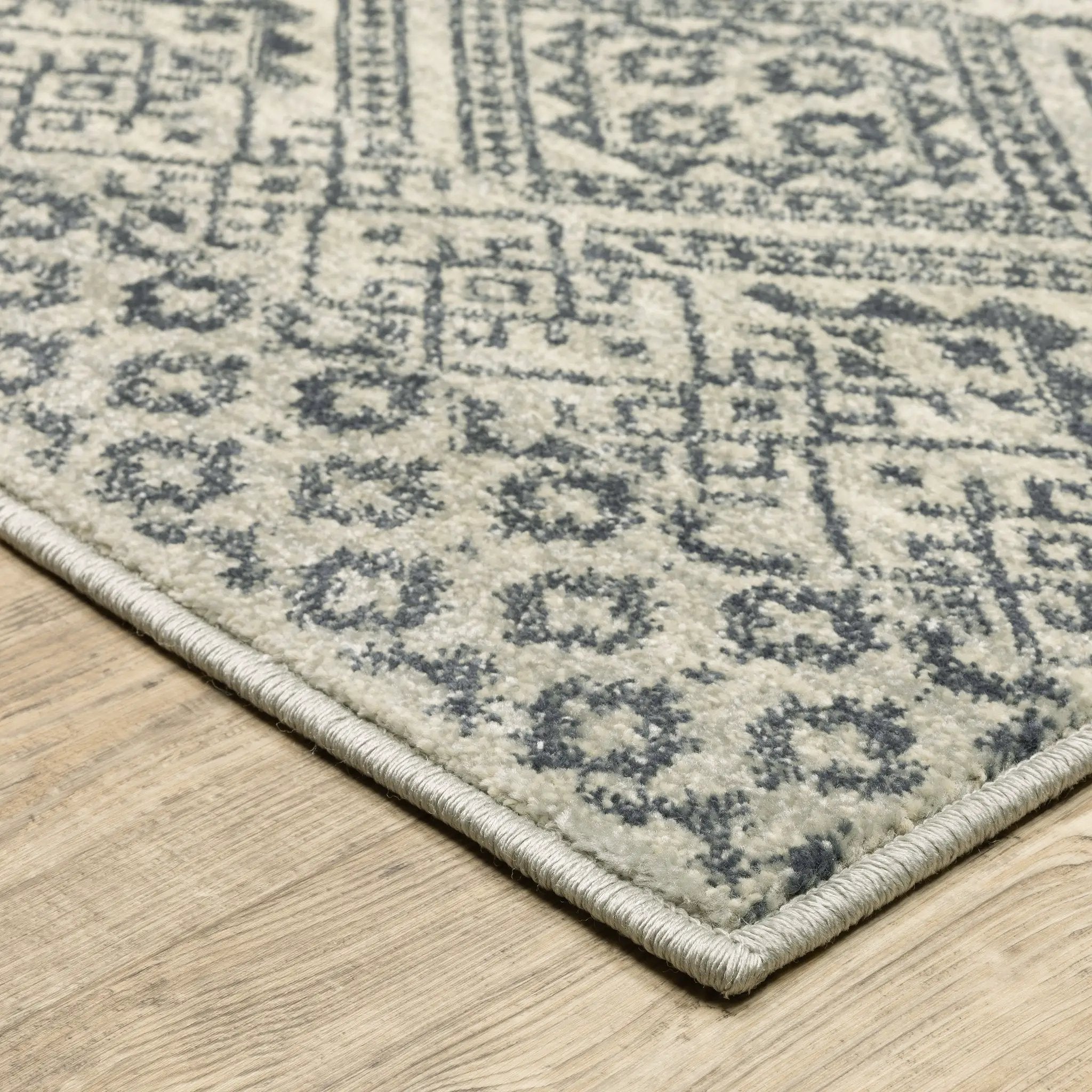 Branson BR02A Blue/ Beige Area Rug by Oriental Weavers