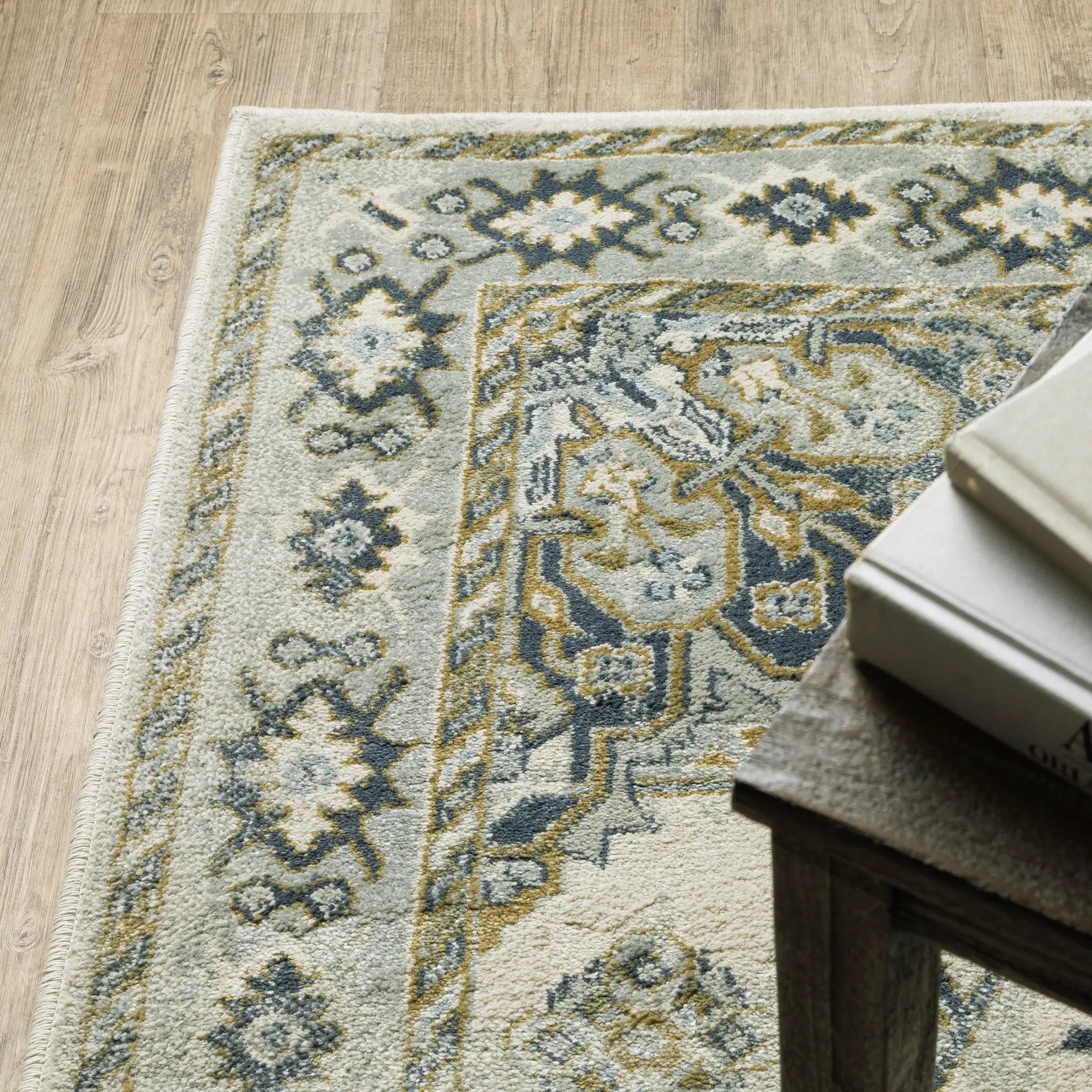 Branson BR04B Ivory/ Blue Area Rug by Oriental Weavers