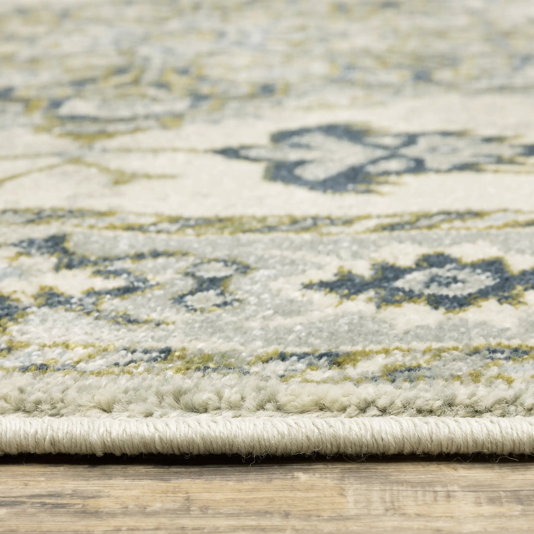 Branson BR04B Ivory/ Blue Area Rug by Oriental Weavers
