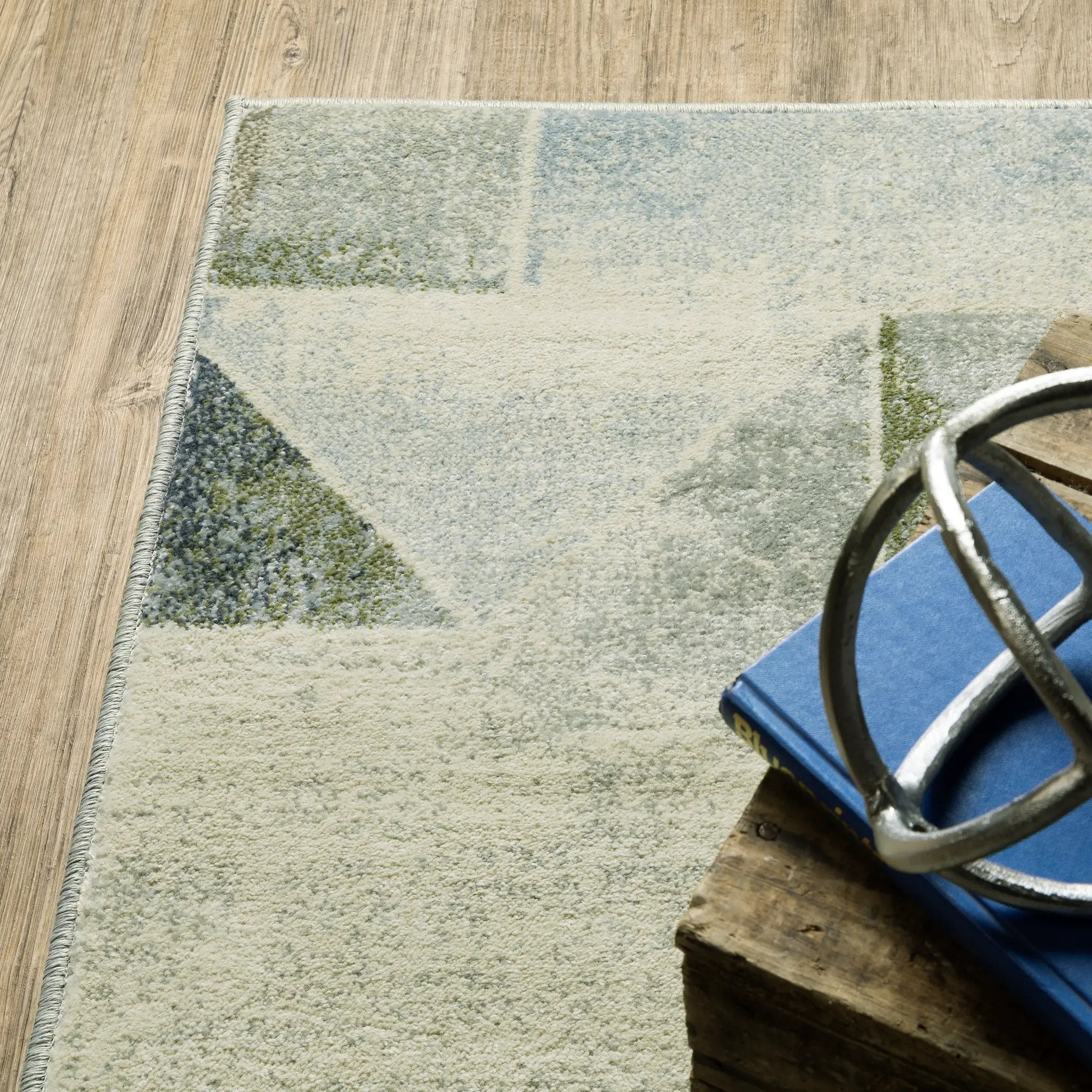 Branson BR10A Blue/ Green Area Rug by Oriental Weavers