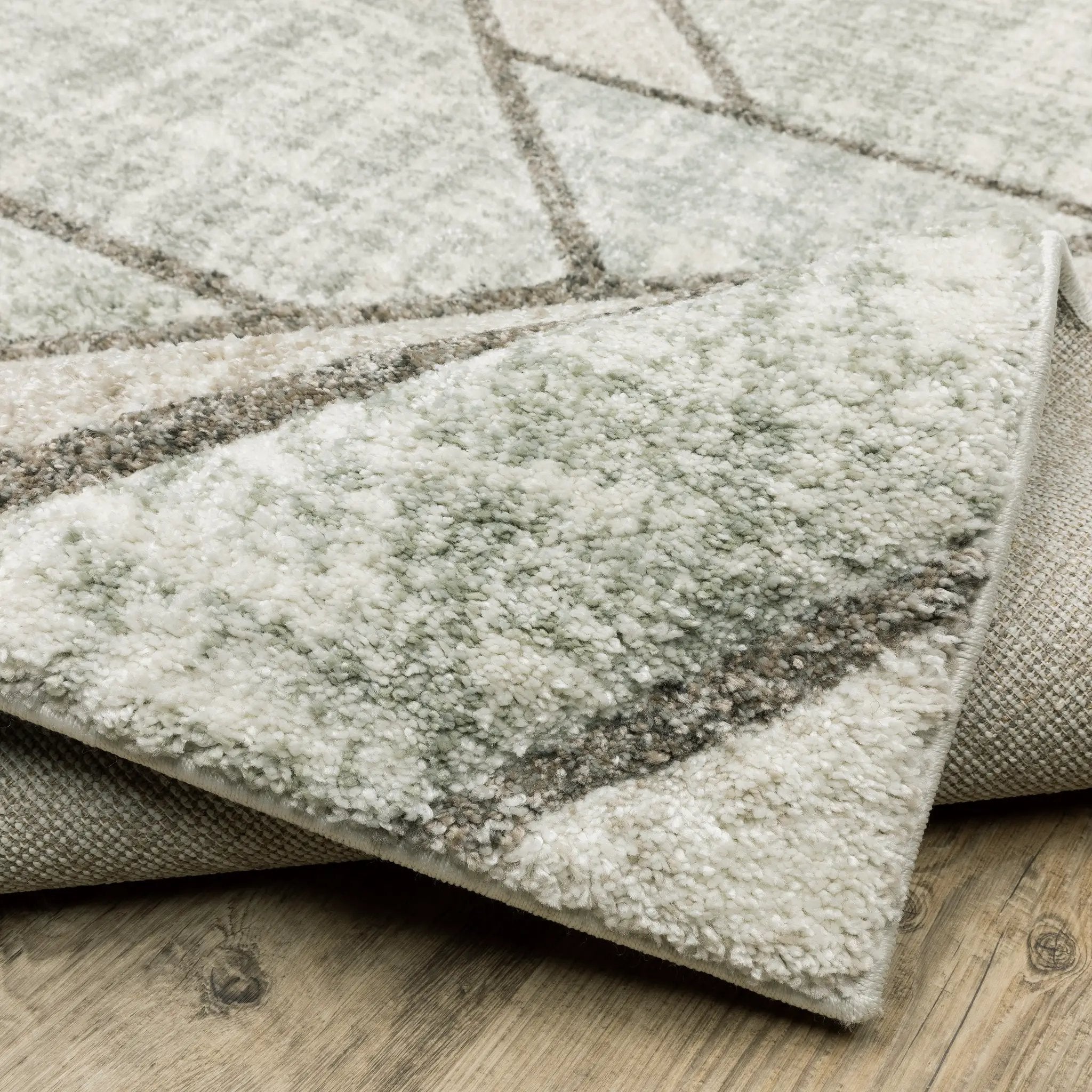 Cambria 5569B Grey/ Beige Area Rug by Oriental Weavers