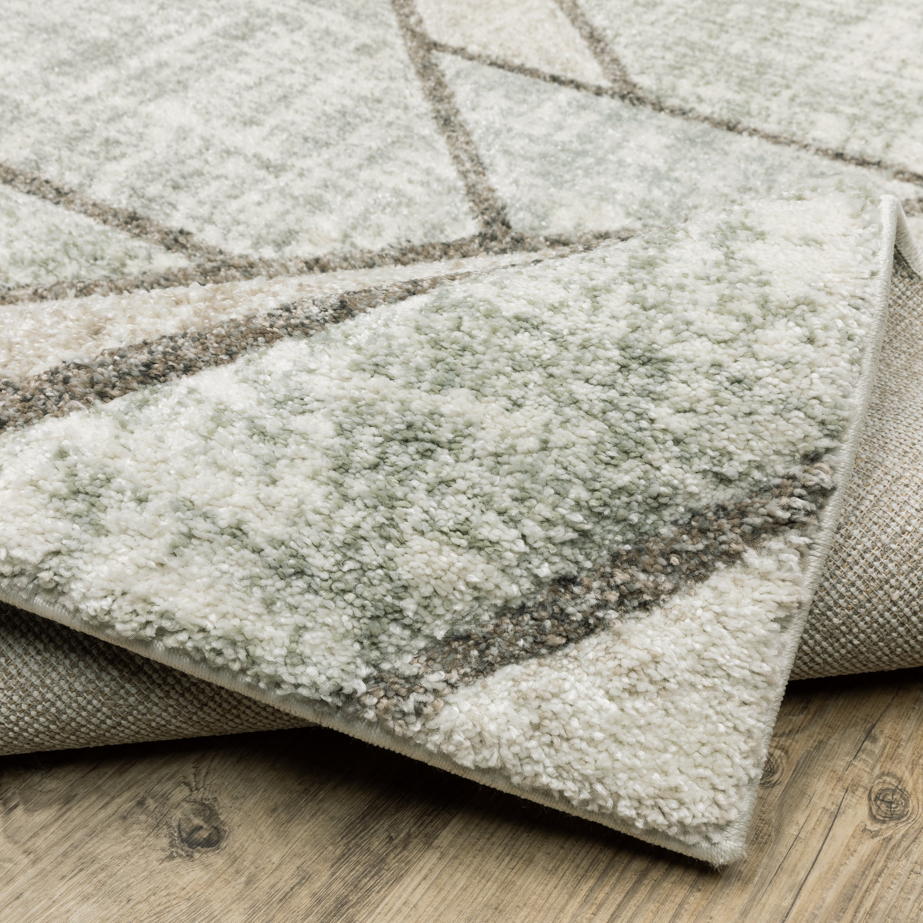 Oriental Weavers Cambria 5569B plush modern rug featuring abstract pattern in grey/ beige tones