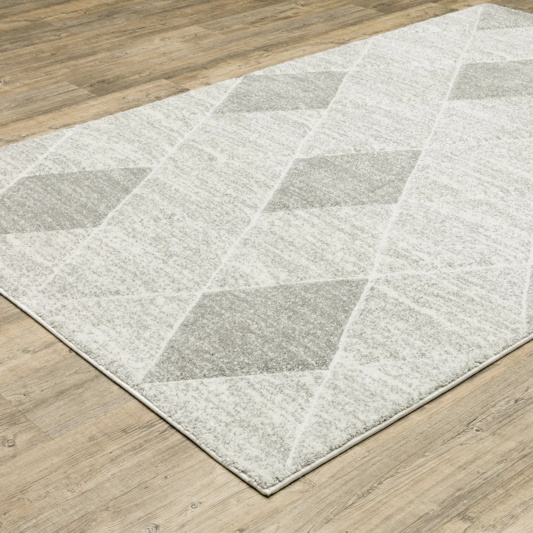 Cambria 005W2 Grey/ Ivory Area Rug by Oriental Weavers