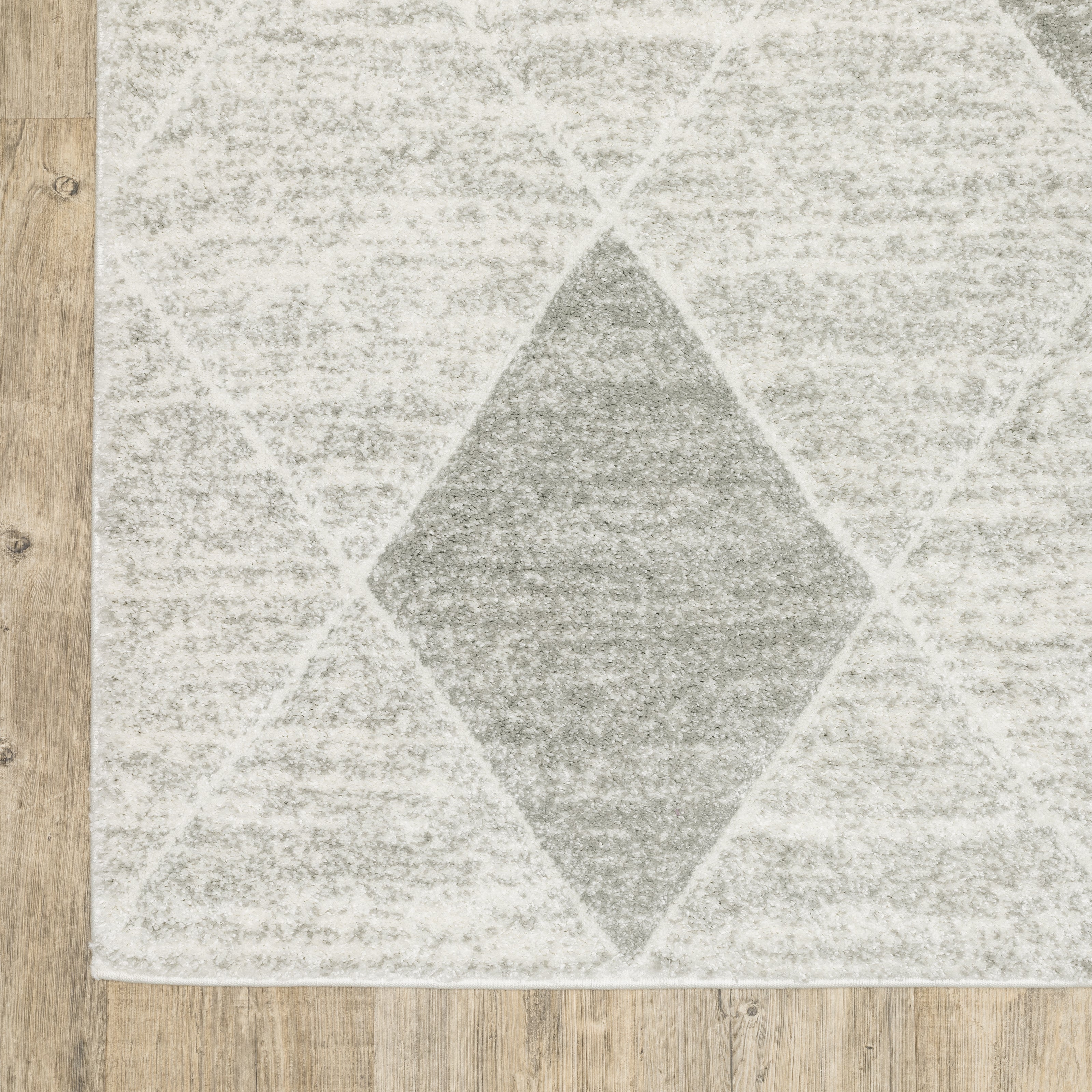Oriental Weavers Cambria 005W2 plush modern rug featuring abstract pattern in grey/ ivory tones