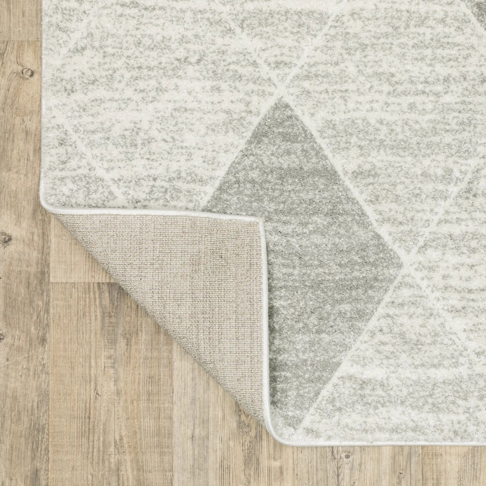 Cambria 005W2 Grey/ Ivory Area Rug by Oriental Weavers
